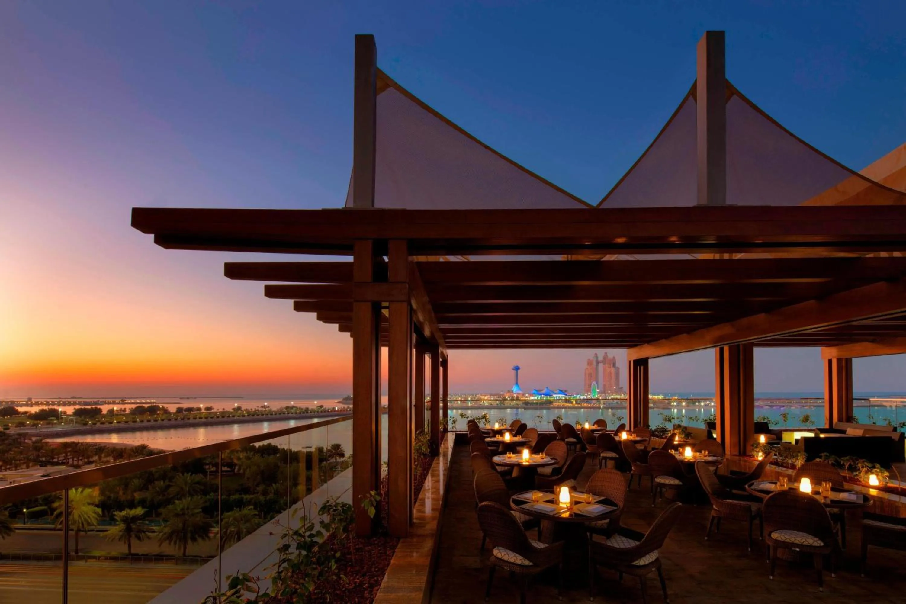 Lounge or bar in The St. Regis Abu Dhabi