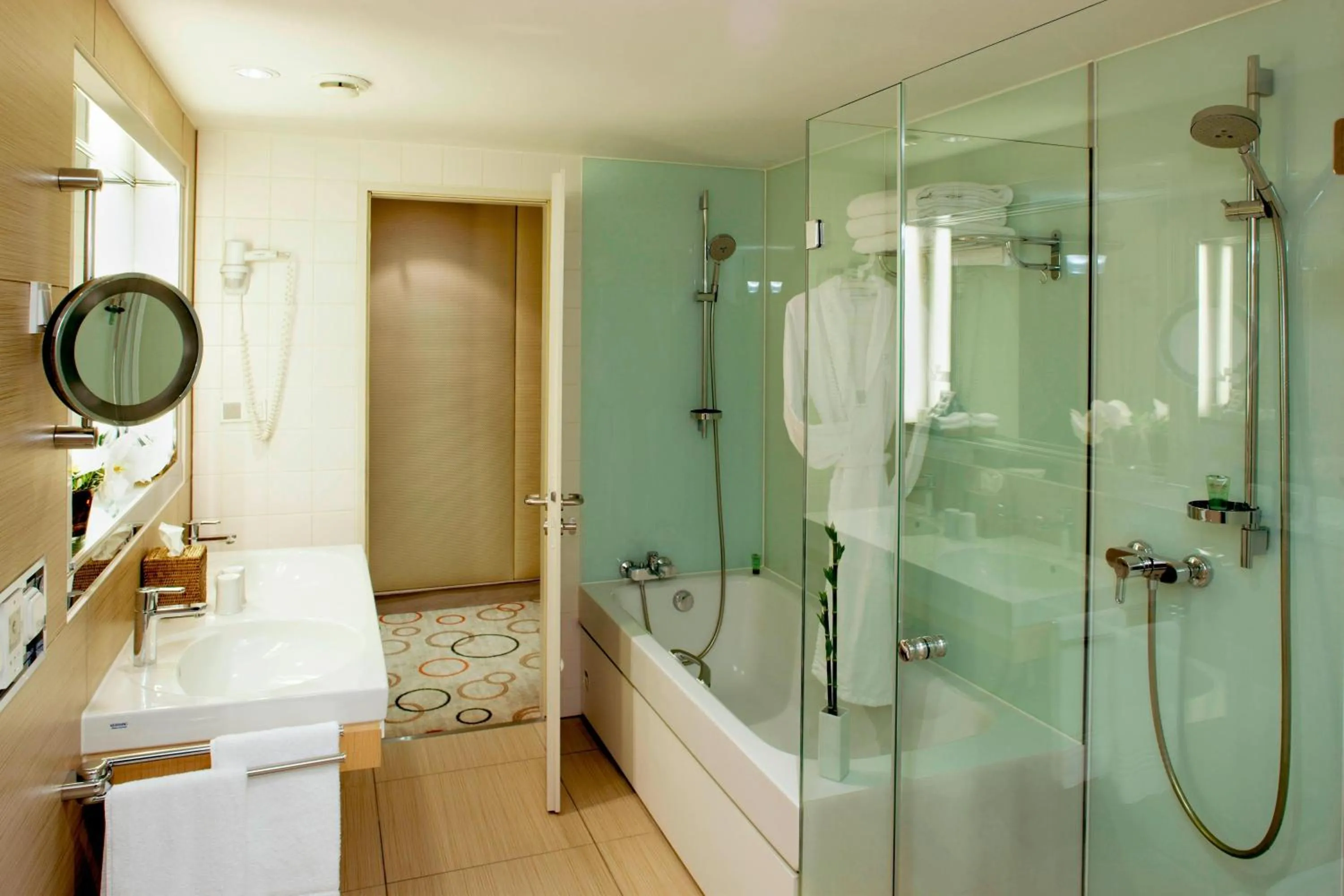 Photo of the whole room in Sheraton Berlin Grand Hotel Esplanade