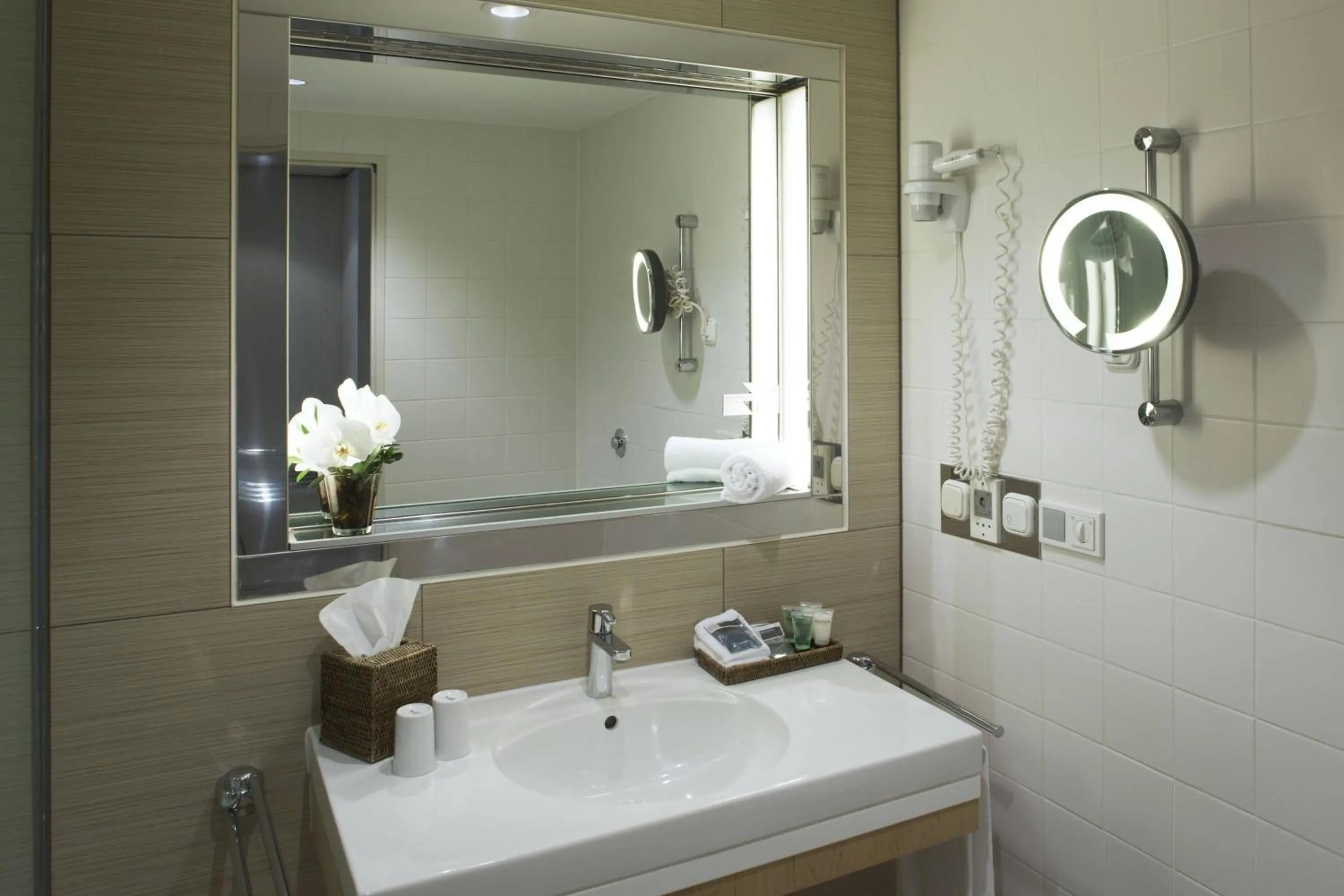 Photo of the whole room in Sheraton Berlin Grand Hotel Esplanade