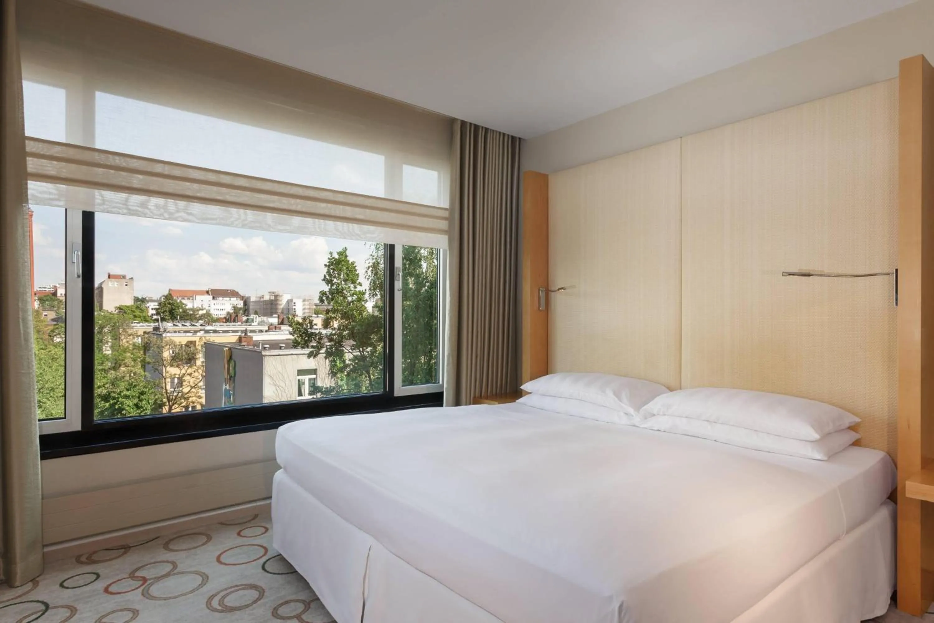 Photo of the whole room, Bed in Sheraton Berlin Grand Hotel Esplanade