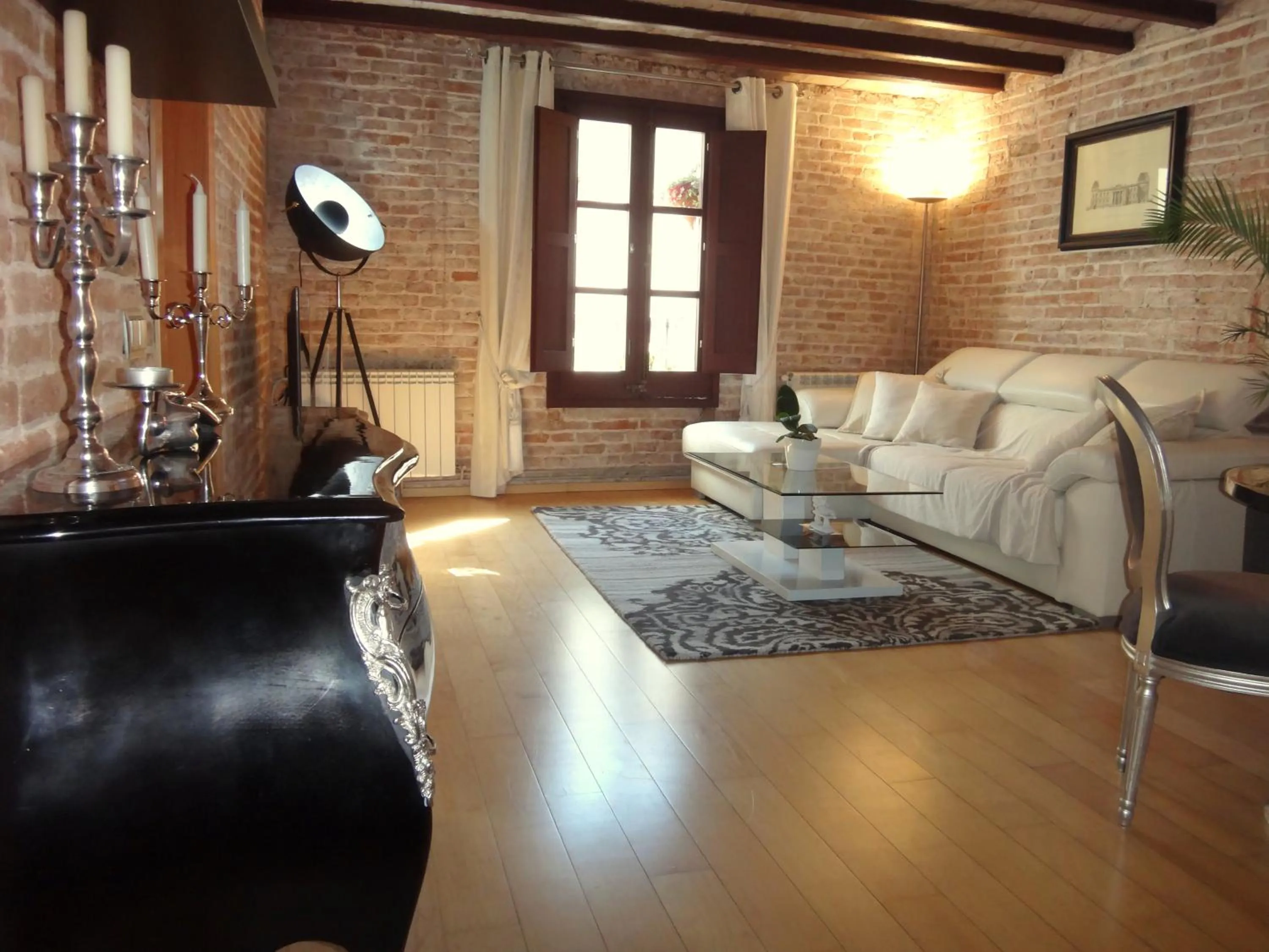 Seating area in Lux Apartments Barcelona