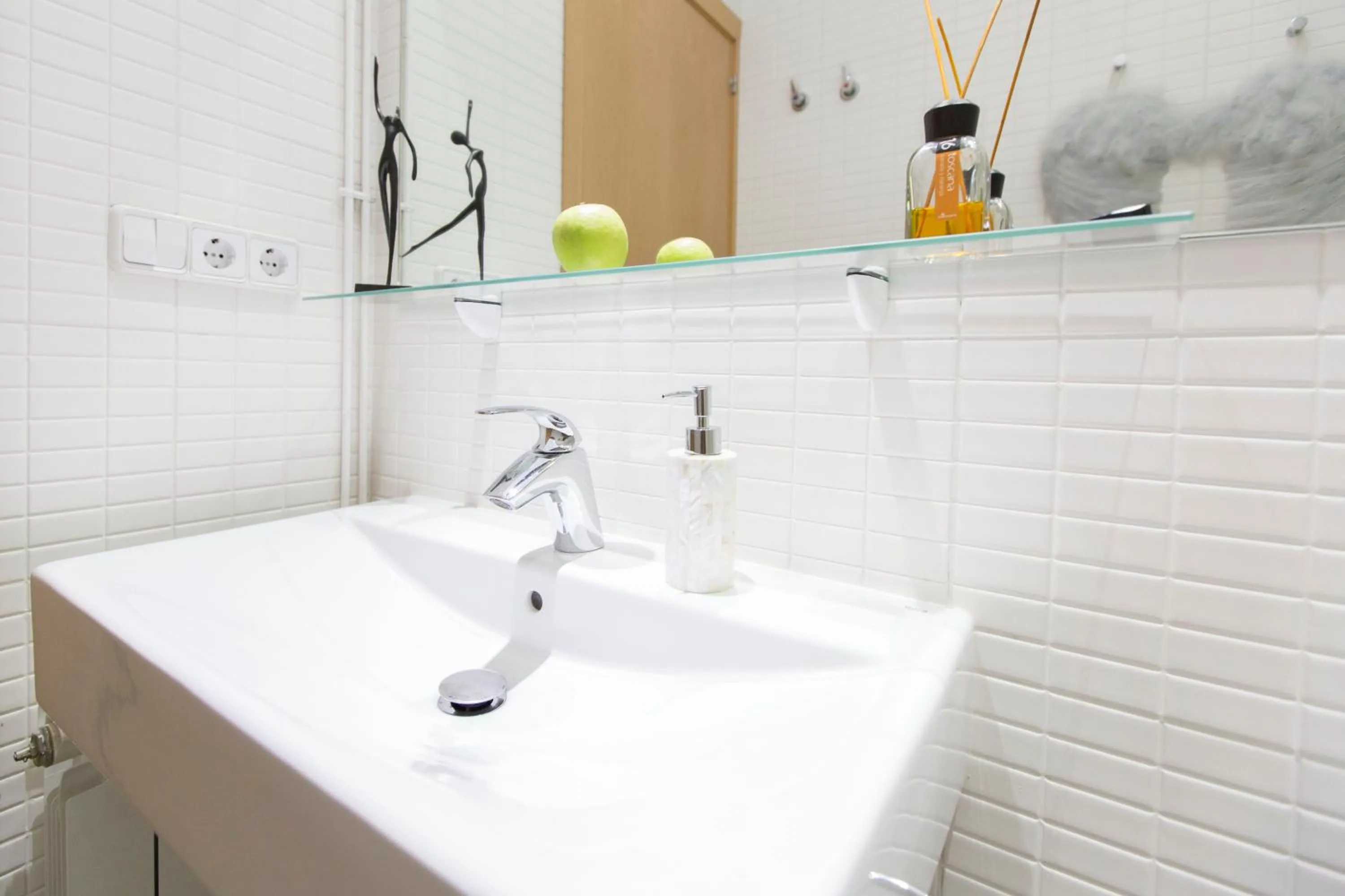 Bathroom in Lux Apartments Barcelona