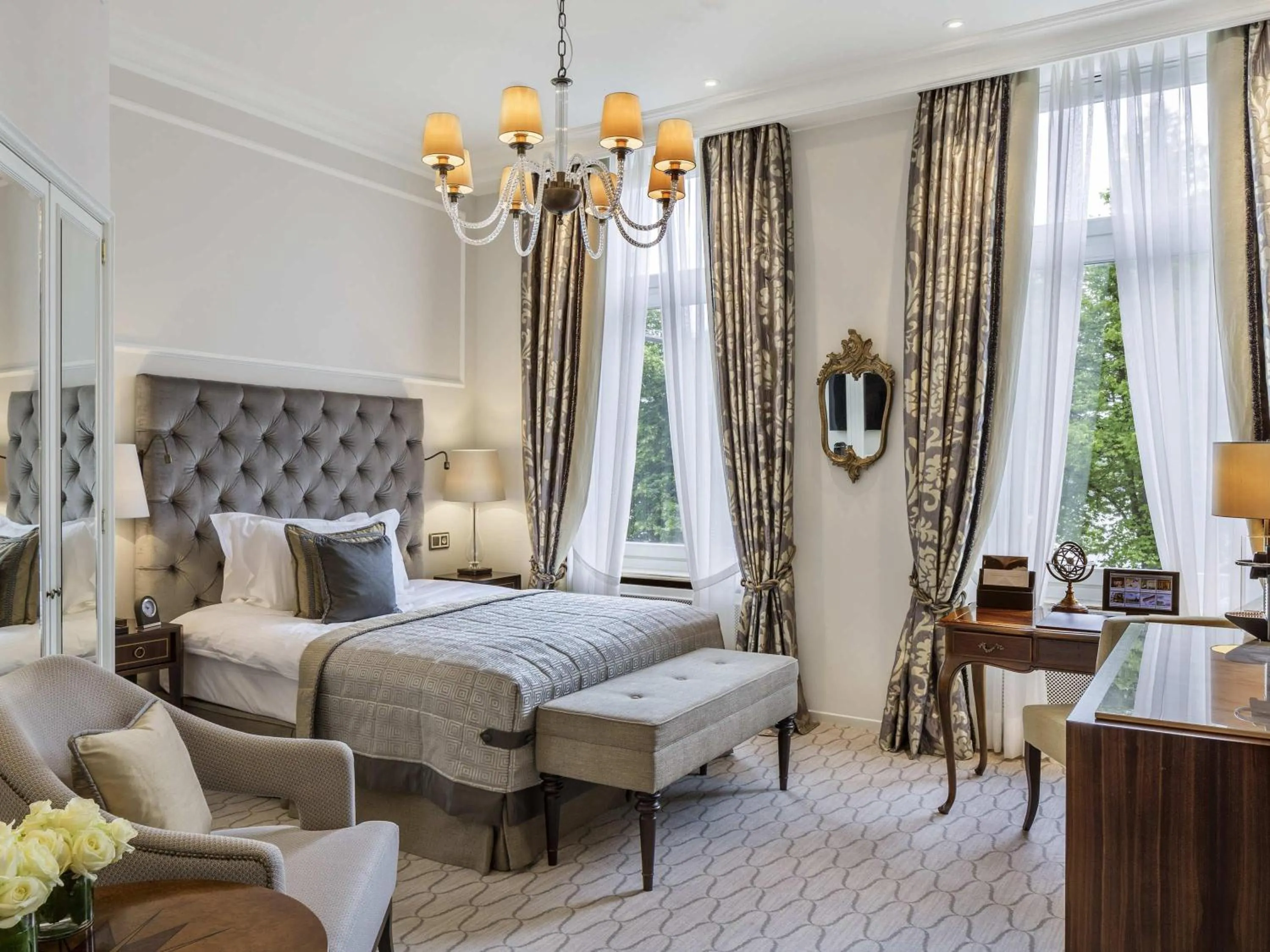 Bedroom, Bed in Fairmont Hotel Vier Jahreszeiten