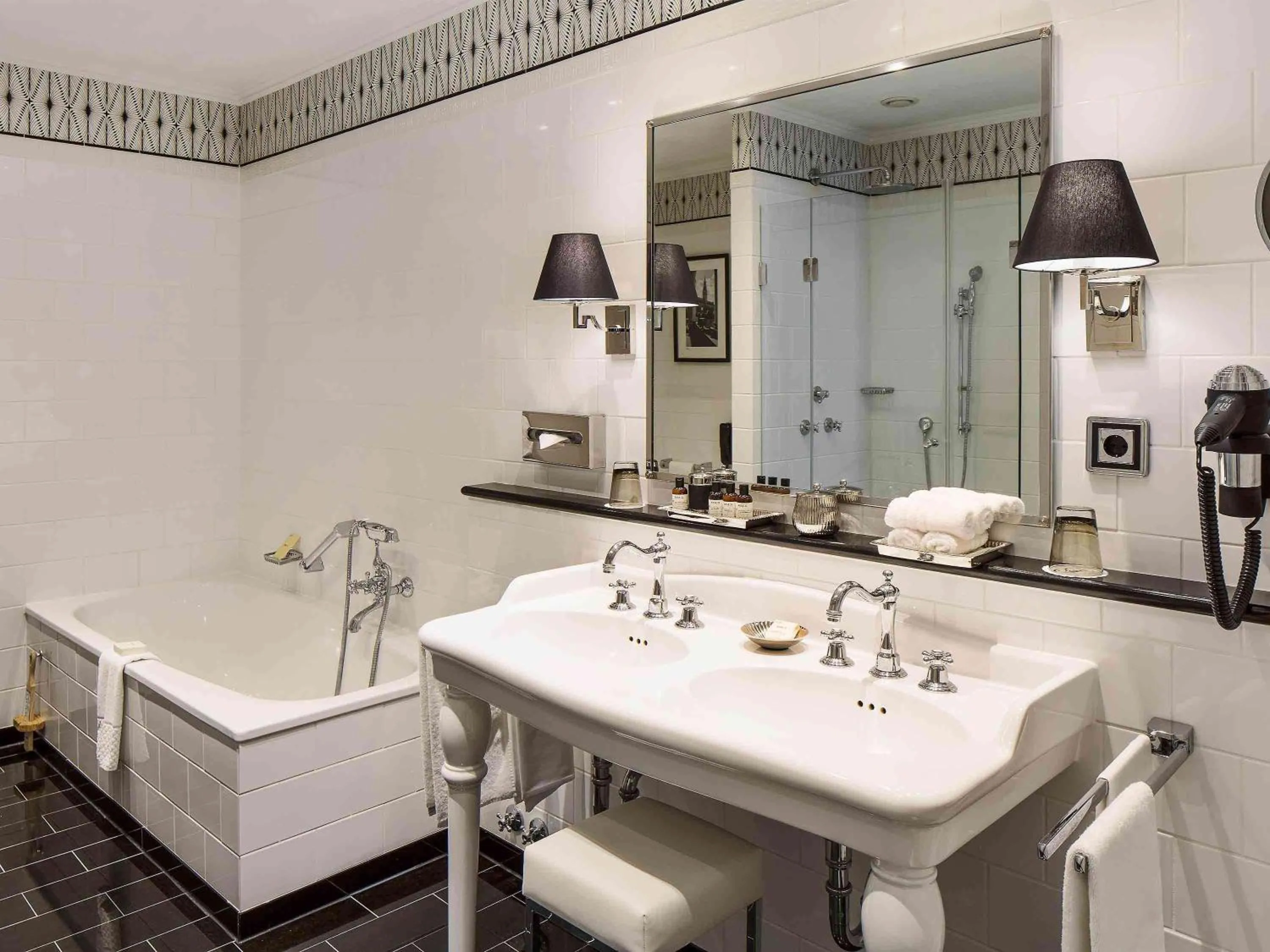 Junior Suite with Garden View in Fairmont Hotel Vier Jahreszeiten