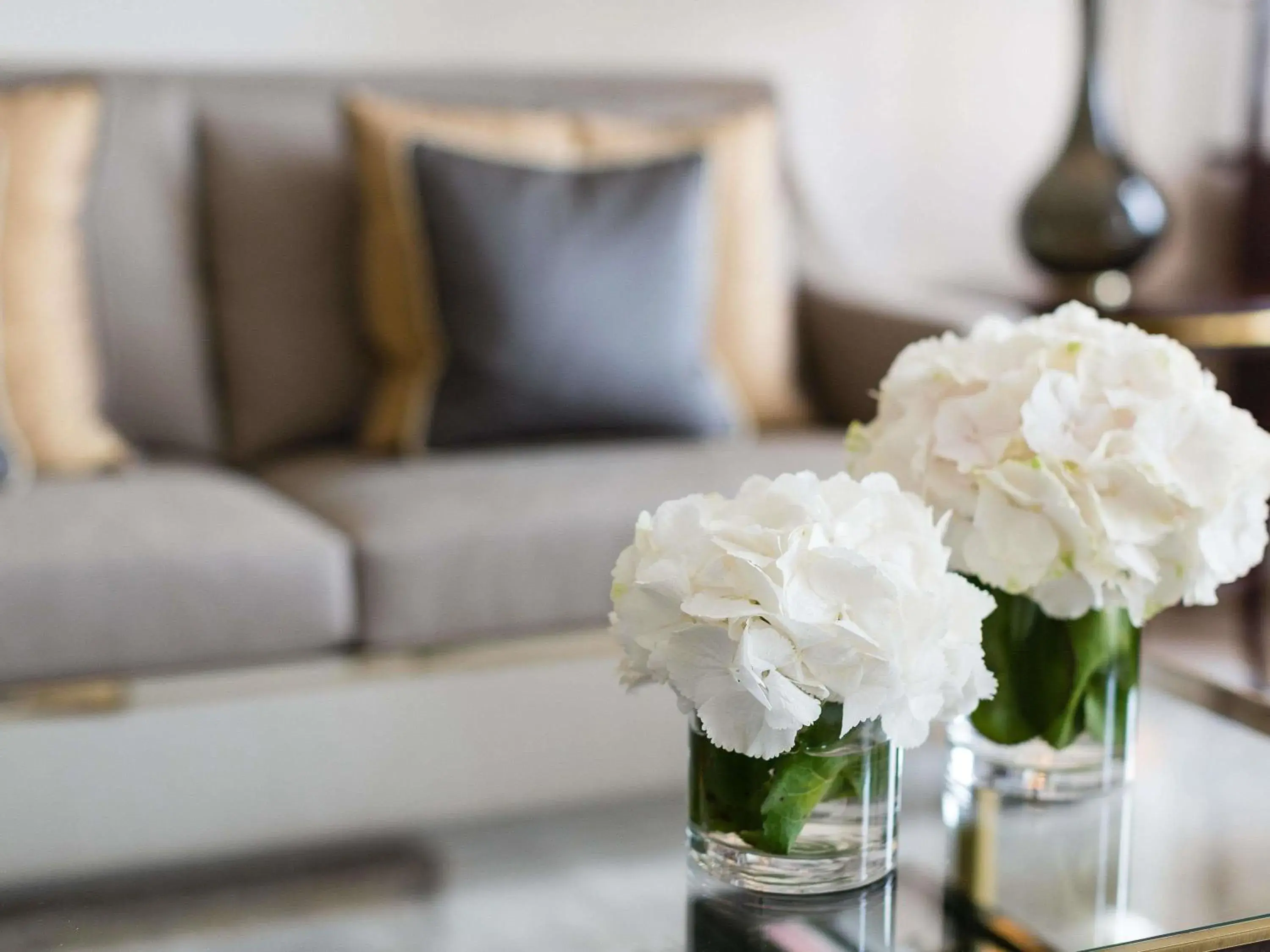 Deluxe King Room with Lake View in Fairmont Hotel Vier Jahreszeiten Deluxe King Room with Lake View in Fairmont Hotel Vier Jahreszeiten