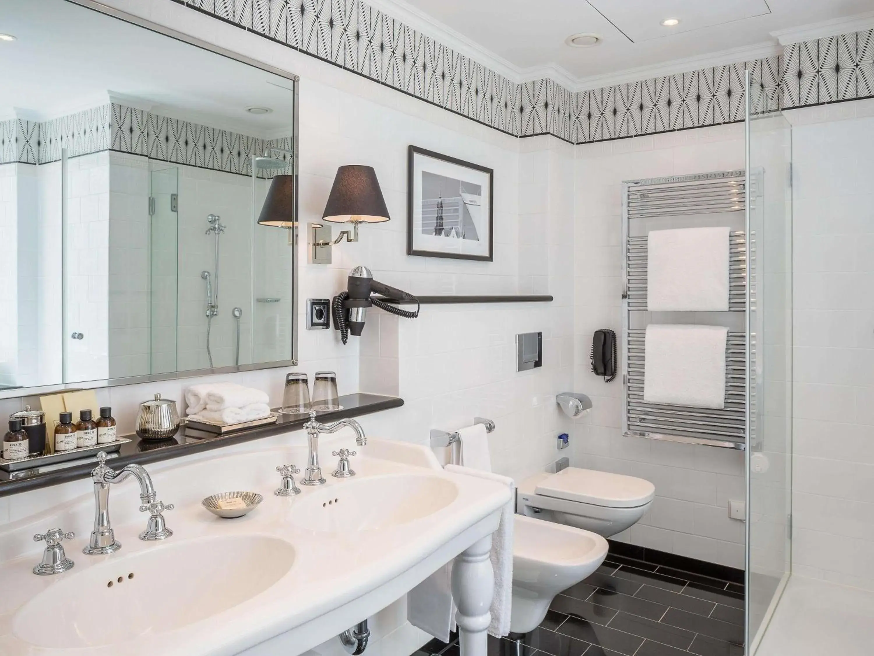 Deluxe King Room with Garden View in Fairmont Hotel Vier Jahreszeiten Deluxe King Room with Garden View in Fairmont Hotel Vier Jahreszeiten