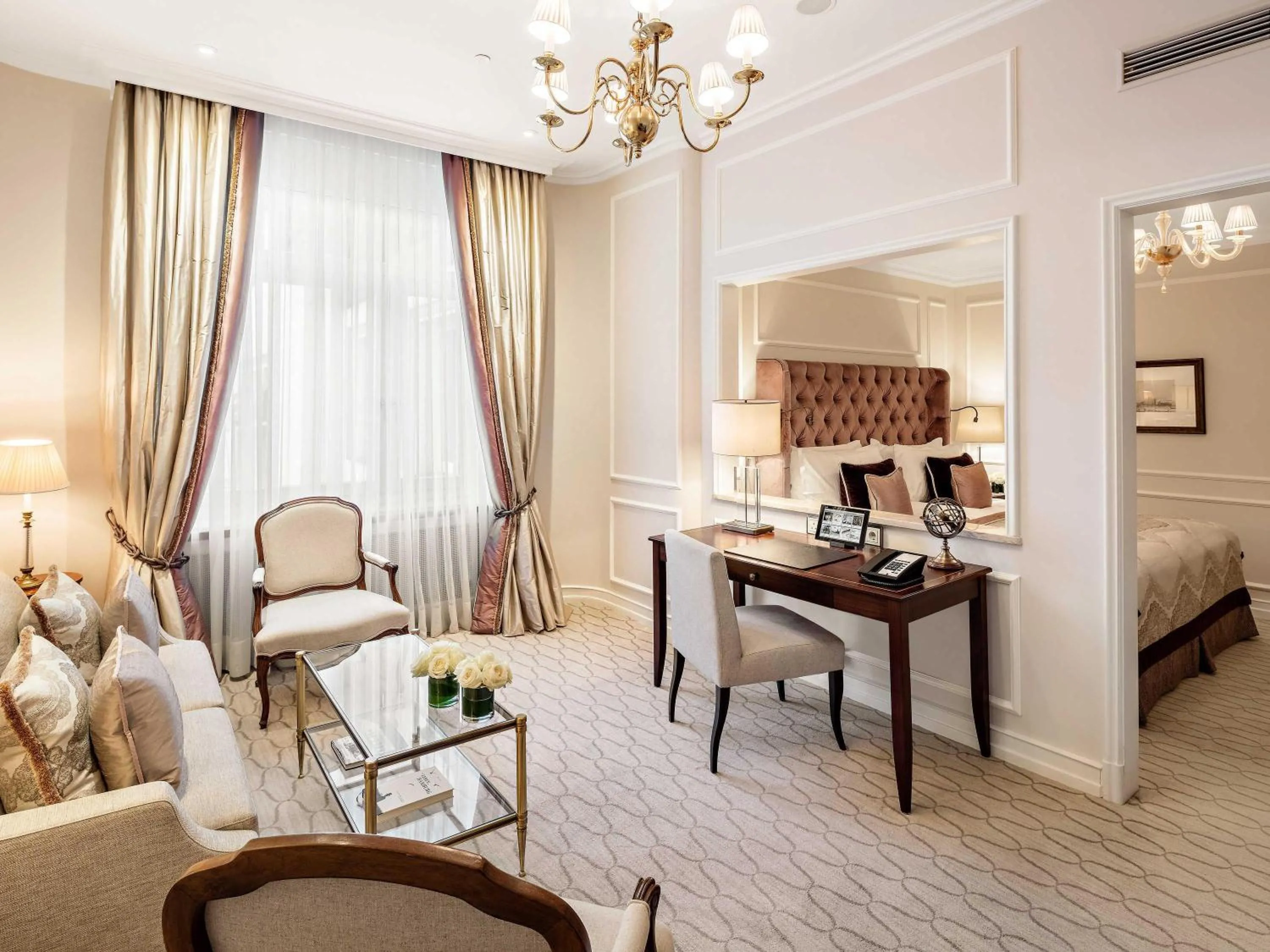 Bedroom in Fairmont Hotel Vier Jahreszeiten