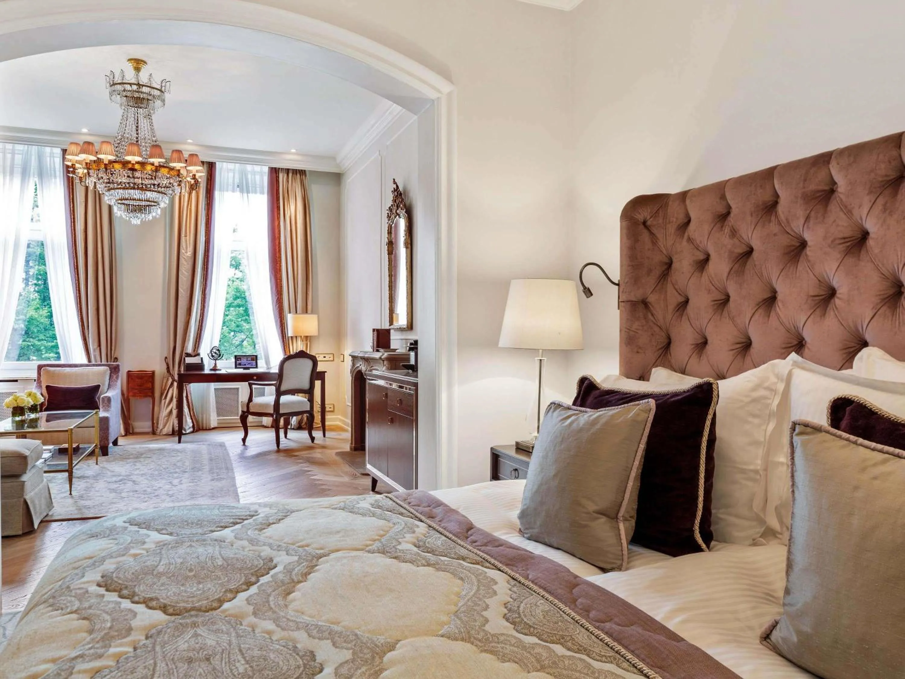 Bedroom, Bed in Fairmont Hotel Vier Jahreszeiten