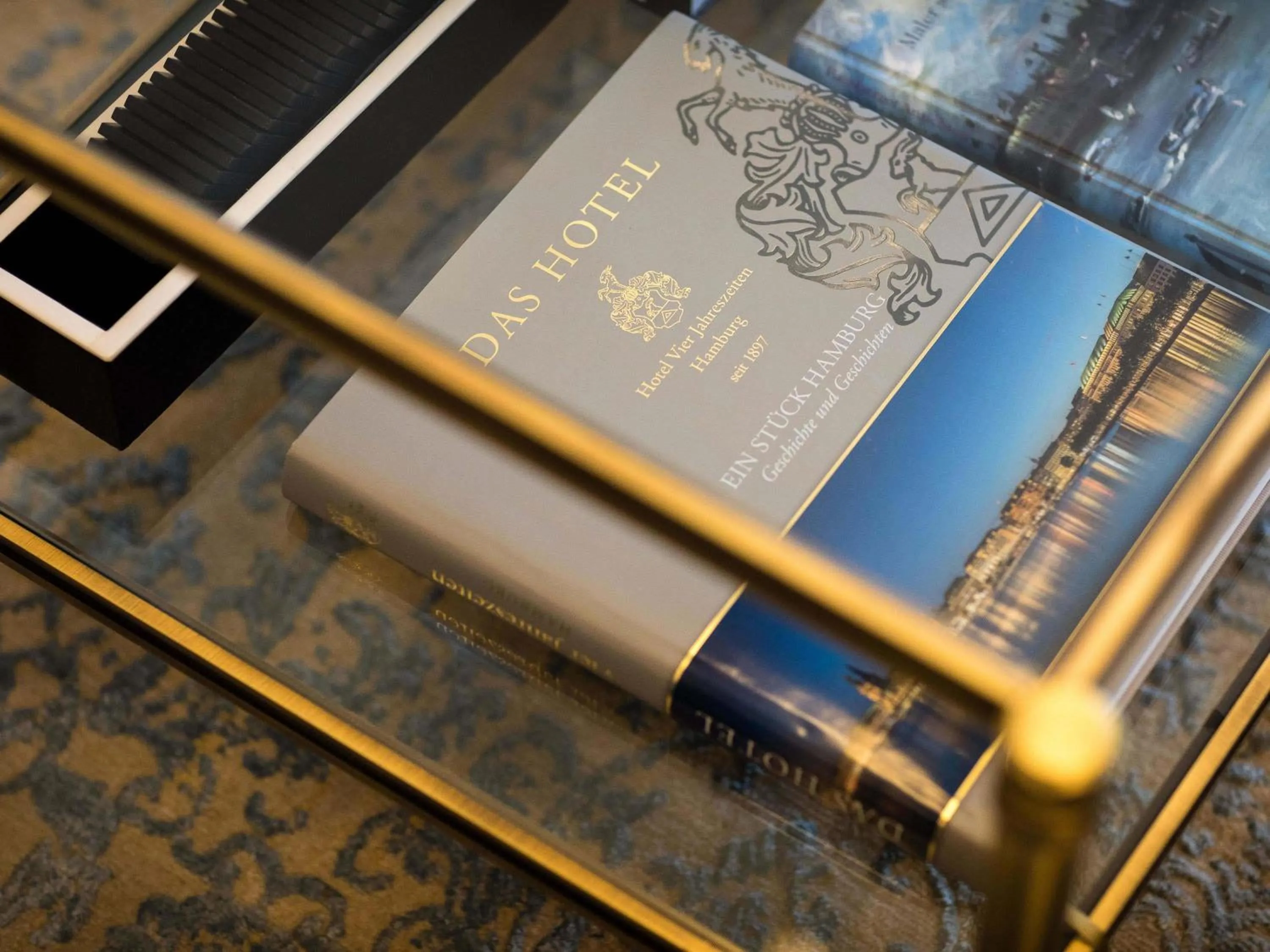 Bedroom in Fairmont Hotel Vier Jahreszeiten