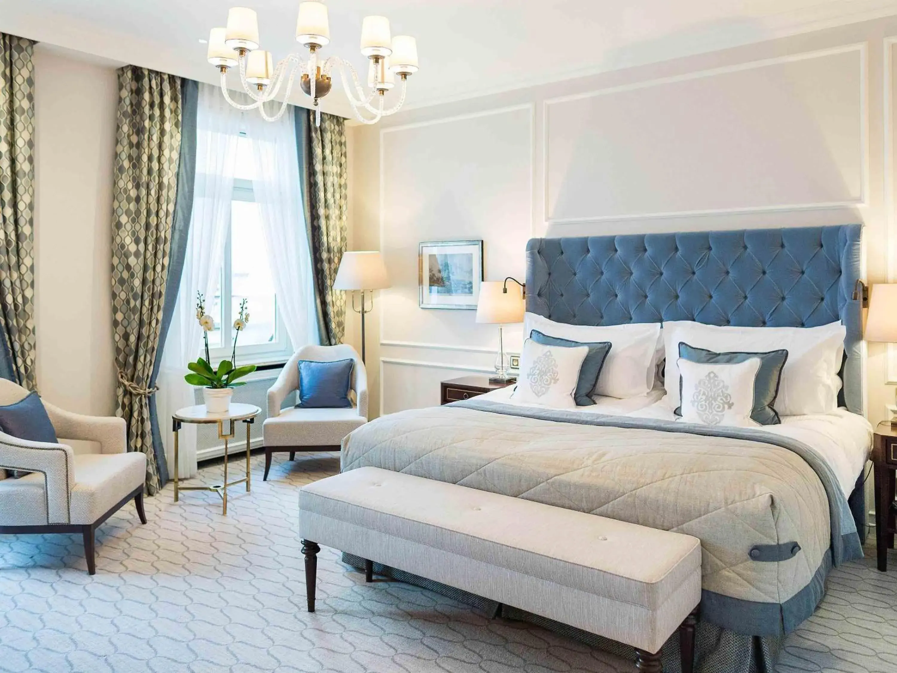 Deluxe Double Room with Balcony - Lake Side in Fairmont Hotel Vier Jahreszeiten Deluxe Double Room with Balcony - Lake Side in Fairmont Hotel Vier Jahreszeiten