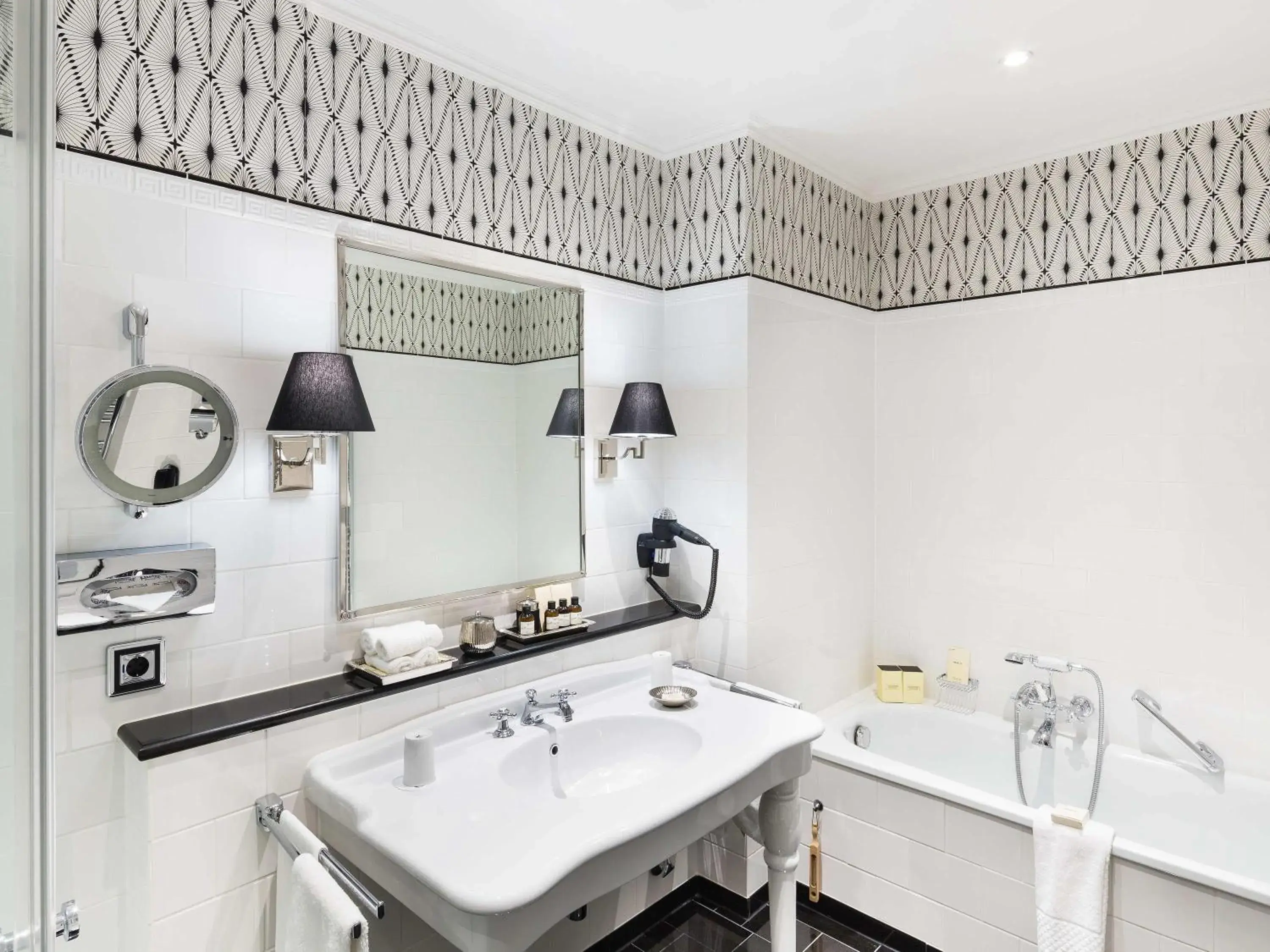 Junior Suite with Lake View in Fairmont Hotel Vier Jahreszeiten Junior Suite with Lake View in Fairmont Hotel Vier Jahreszeiten