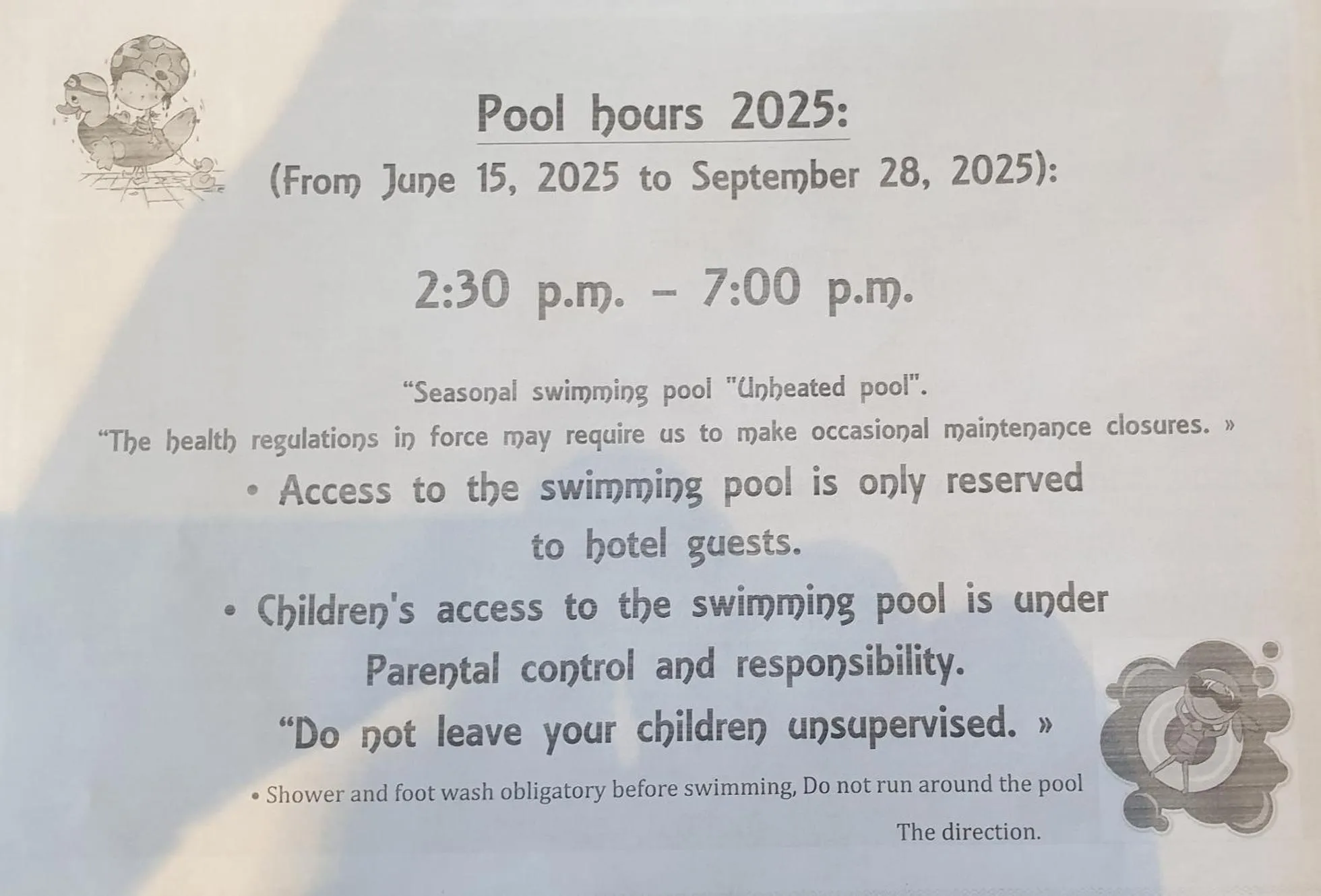 Swimming pool in Logis L'Auberge Bourbonnaise