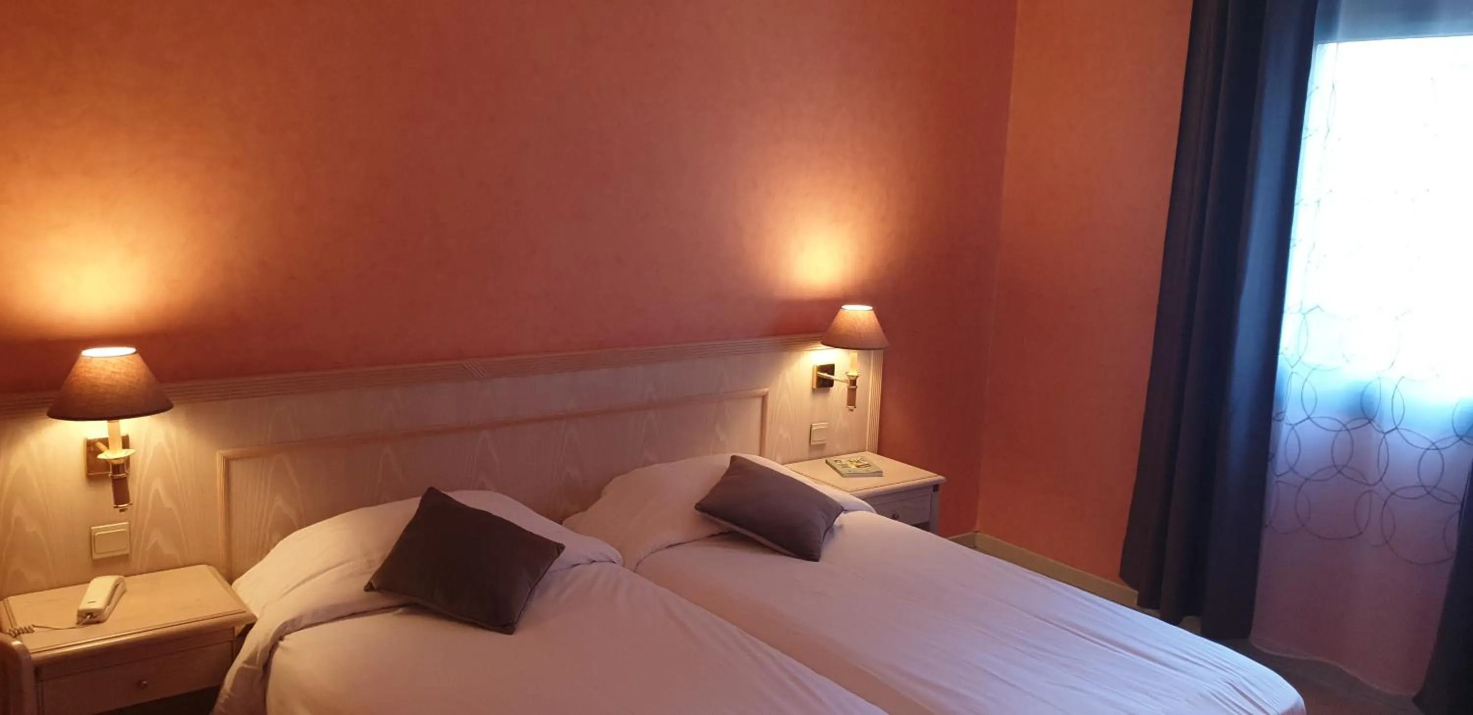 Bedroom, Bed in Logis L'Auberge Bourbonnaise