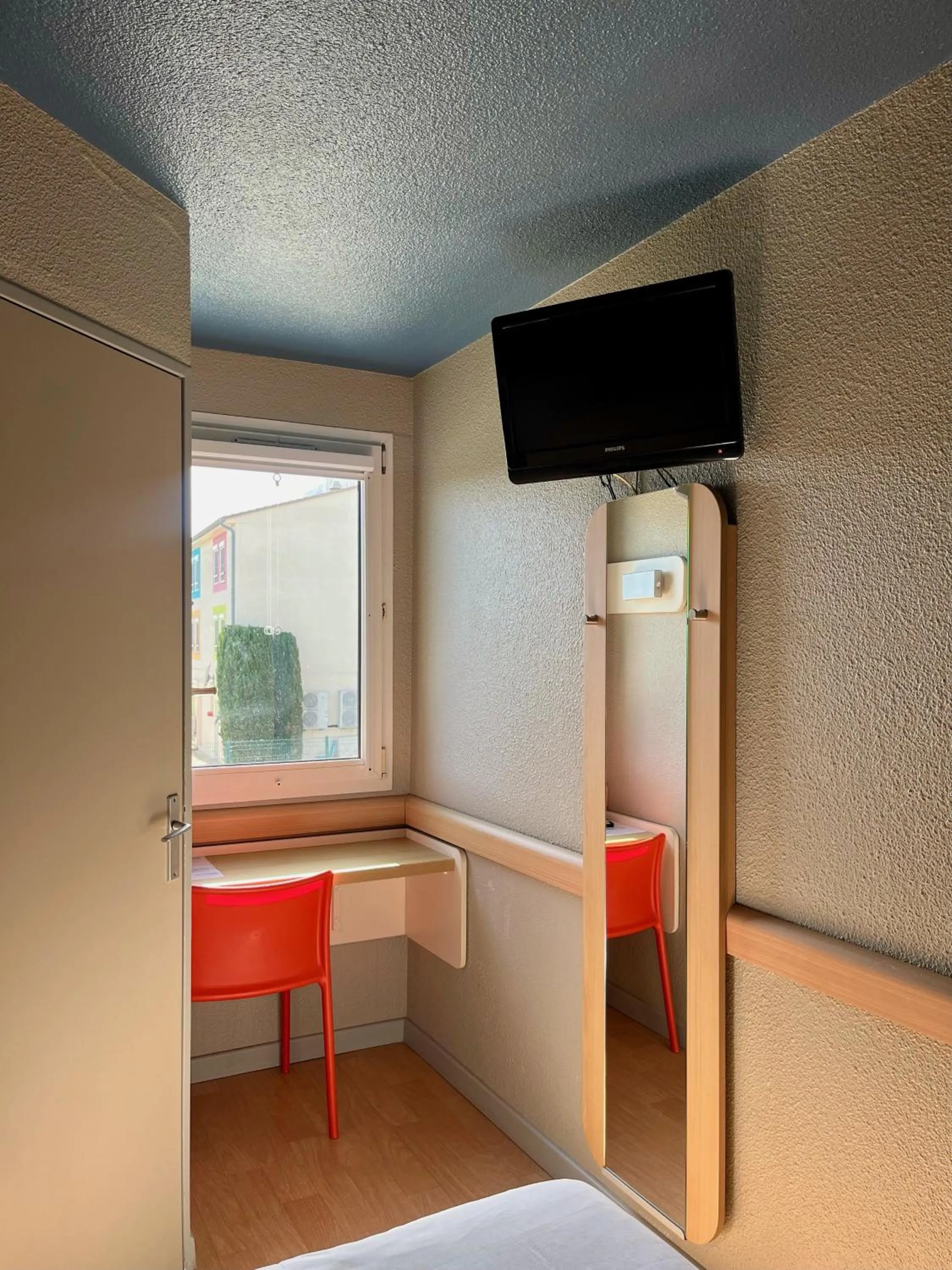 TV and multimedia, Bed in ibis budget Arles Sud Fourchon