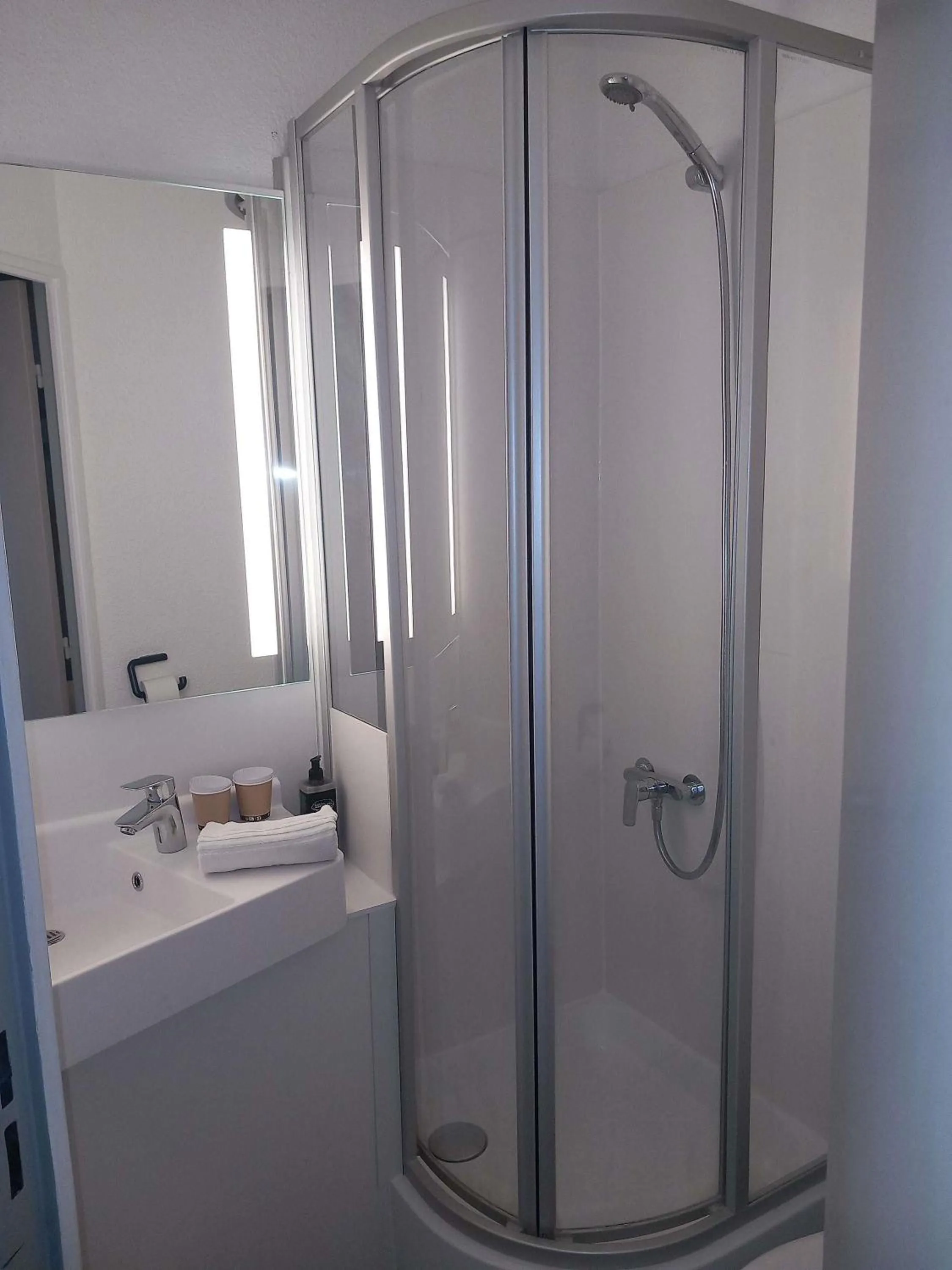 Bedroom in ibis budget Arles Sud Fourchon