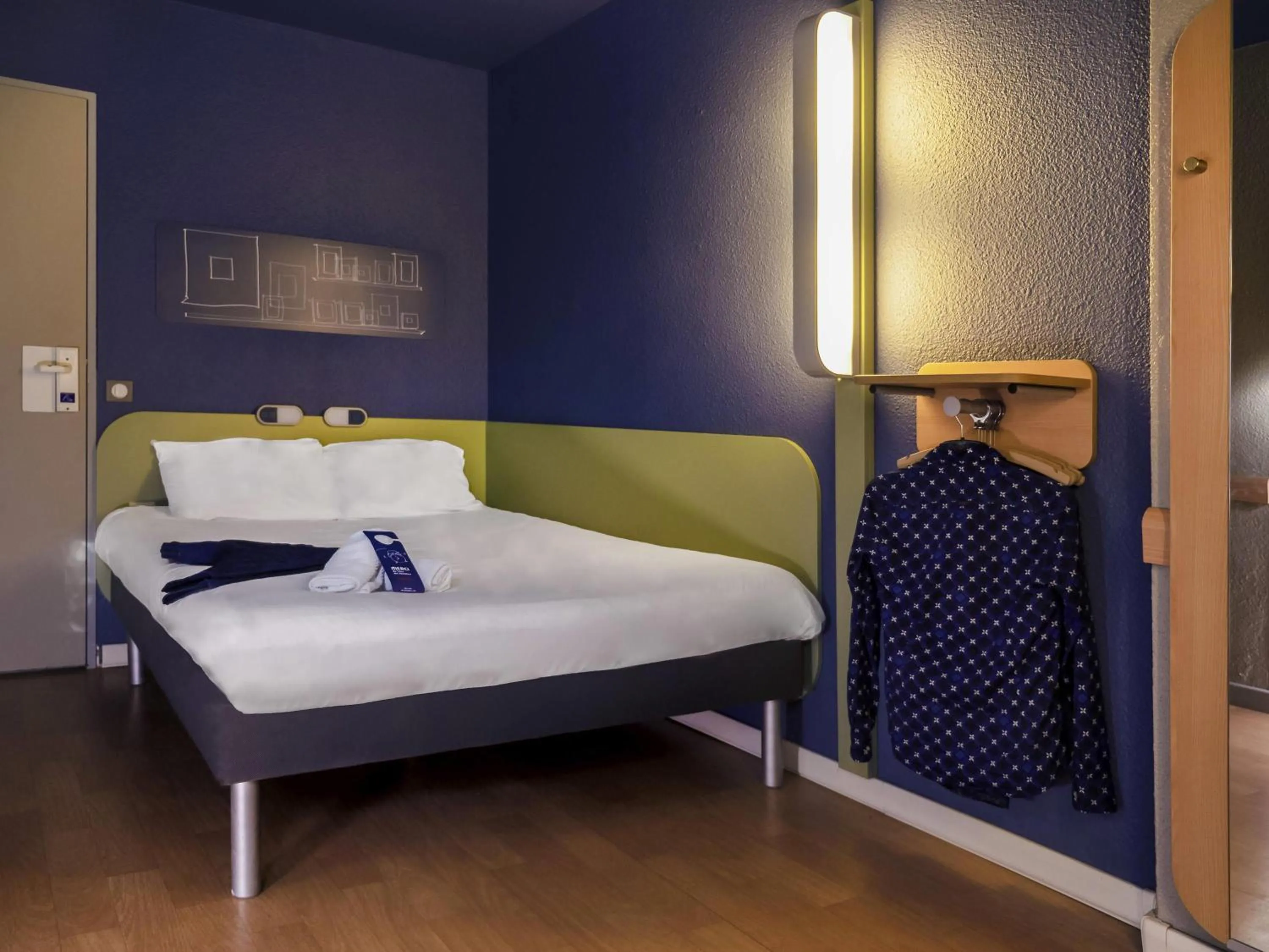 Bedroom, Bed in ibis budget Arles Sud Fourchon