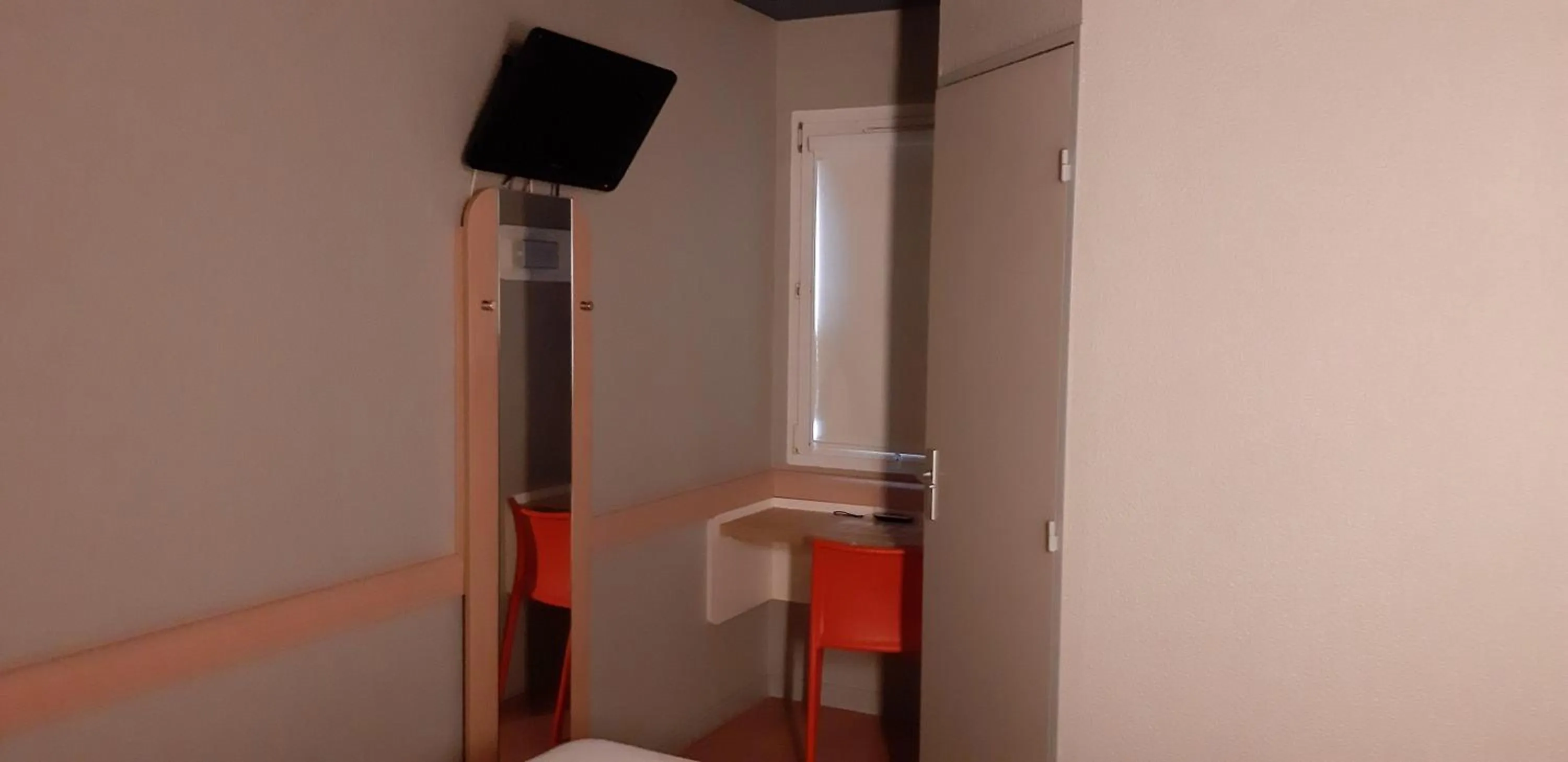 TV and multimedia in ibis budget Arles Sud Fourchon