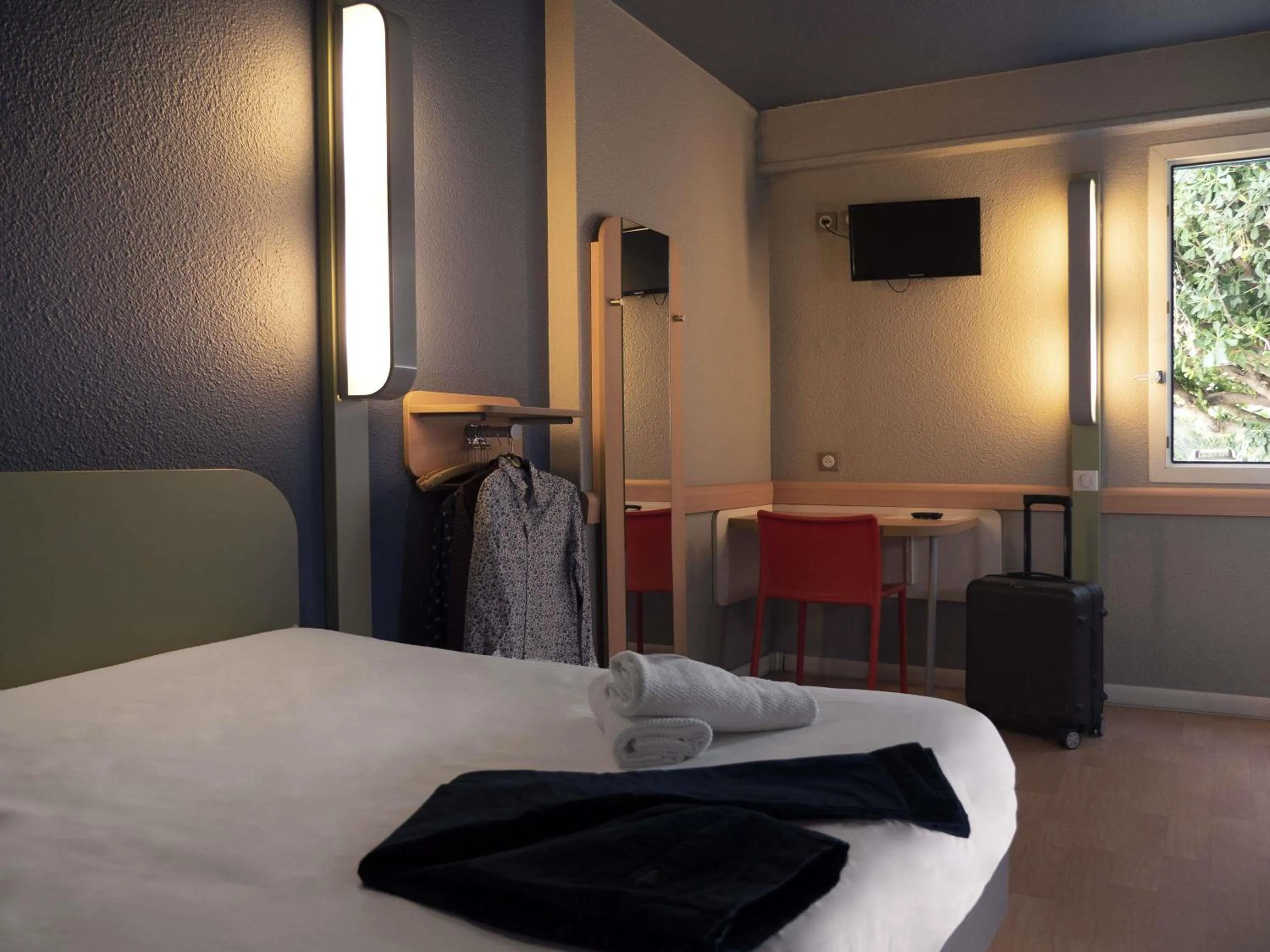 Bedroom, Bed in ibis budget Arles Sud Fourchon