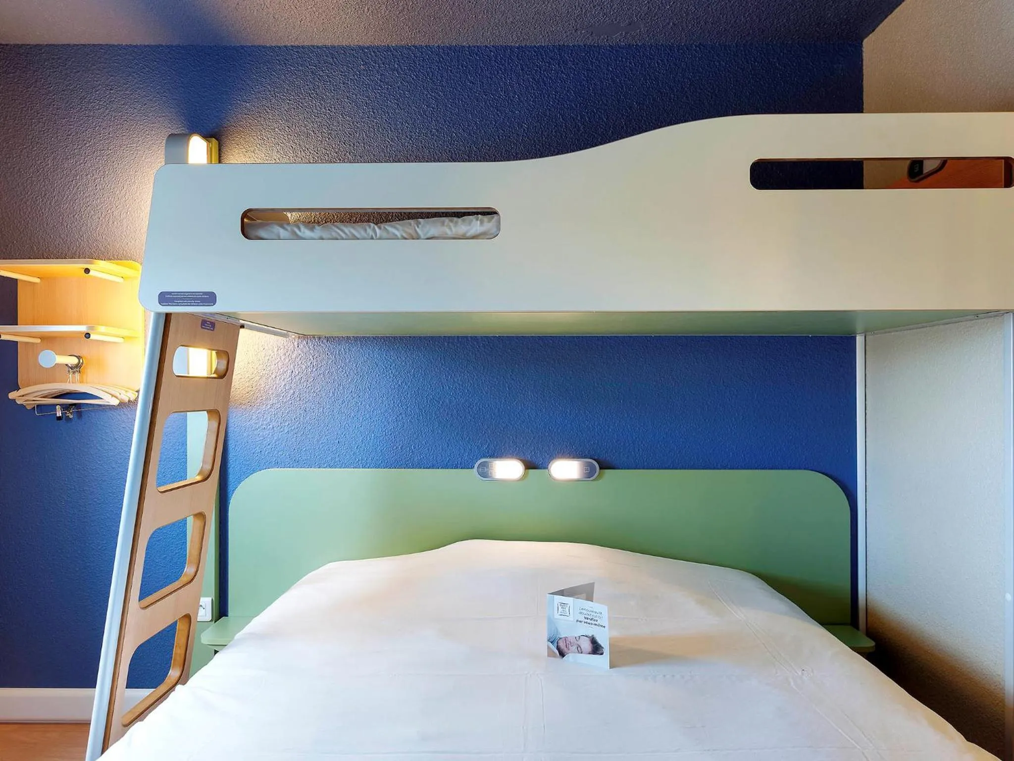 bunk bed, Bed in ibis budget Arles Sud Fourchon