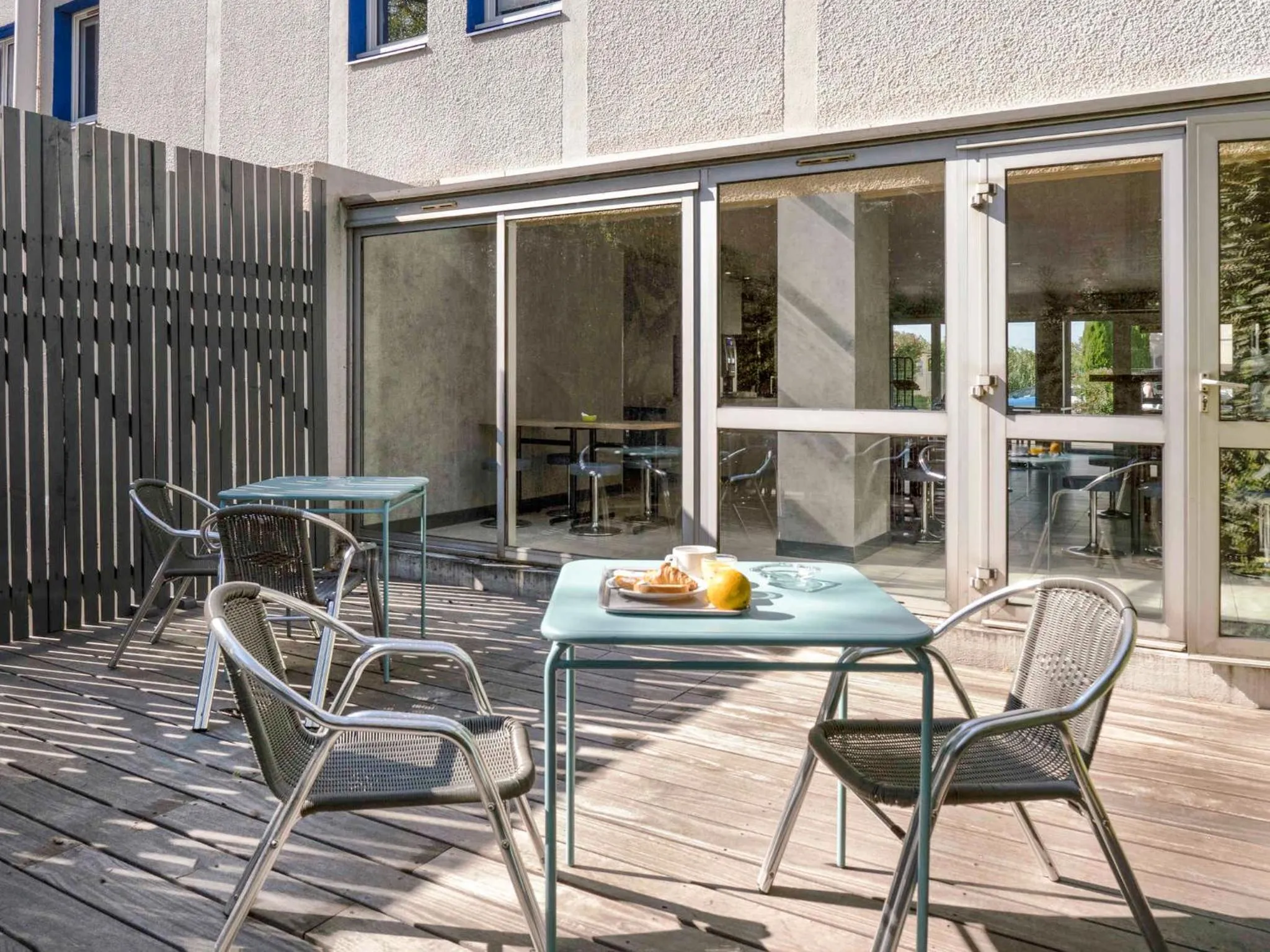 Patio in ibis budget Arles Sud Fourchon