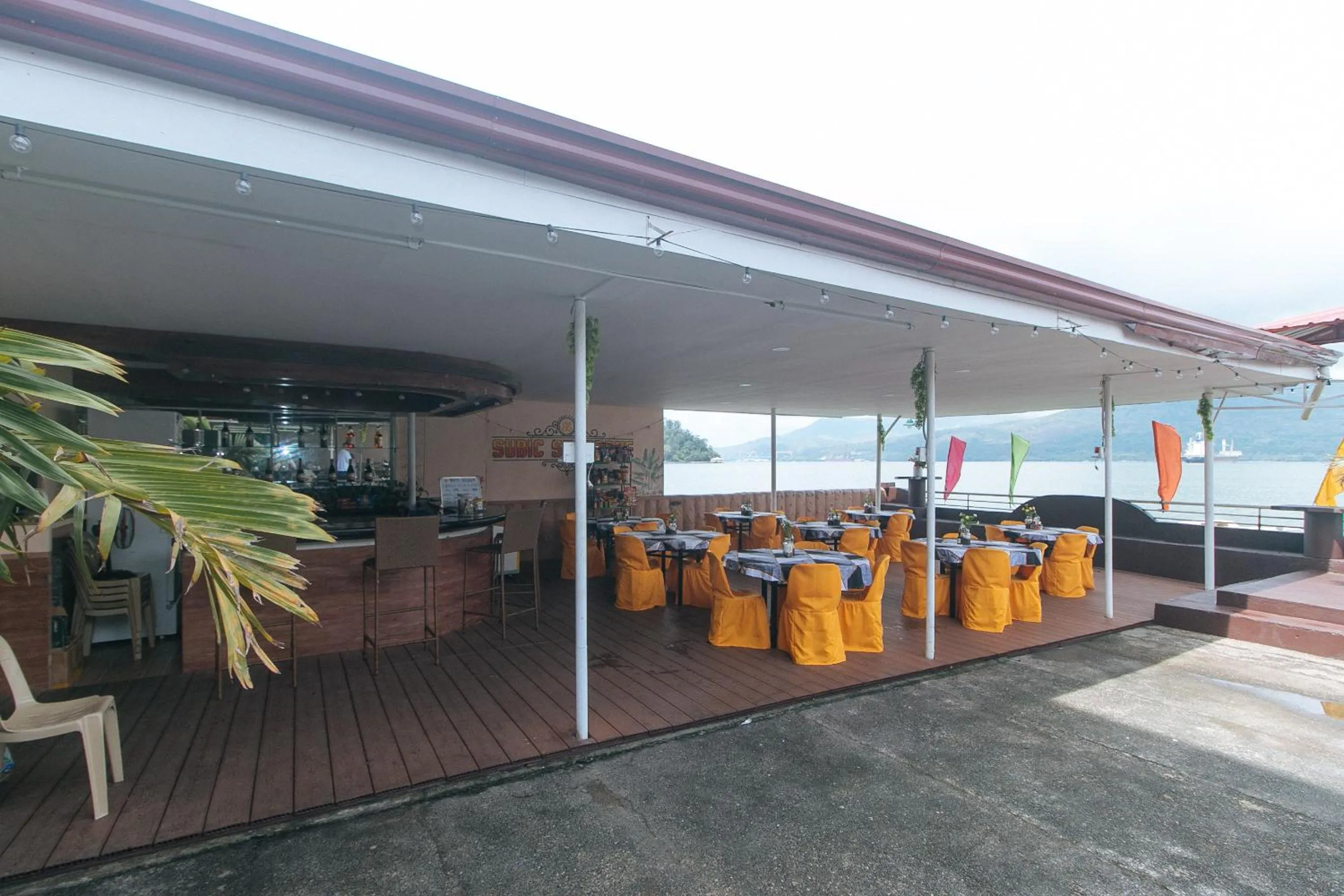 Restaurant/places to eat in RedDoorz Plus @ Seaborne Hotel Subic Zambales
