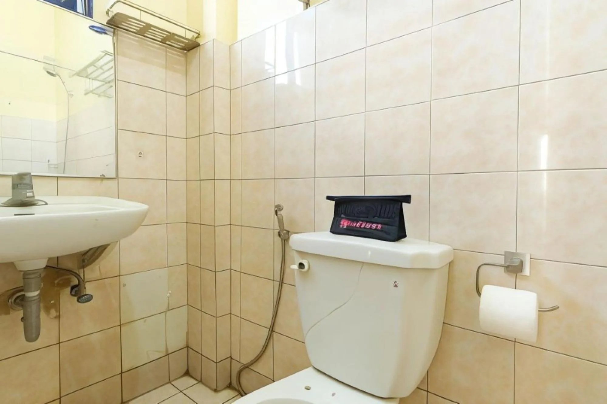 Shower in RedDoorz Plus @ Seaborne Hotel Subic Zambales