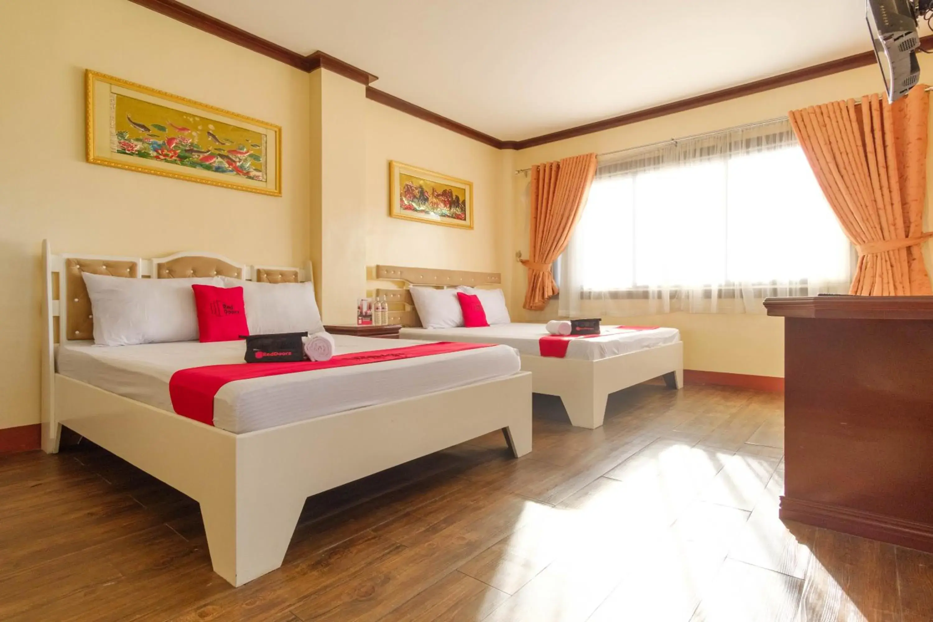 Family Room in RedDoorz Plus @ Seaborne Hotel Subic Zambales Family Room in RedDoorz Plus @ Seaborne Hotel Subic Zambales