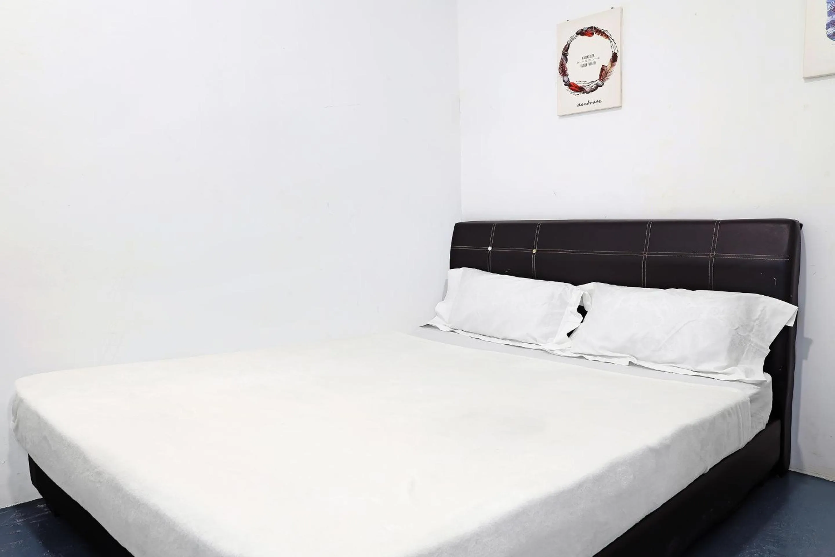 Photo of the whole room, Bed in SPOT ON 89805 The Traveler Home