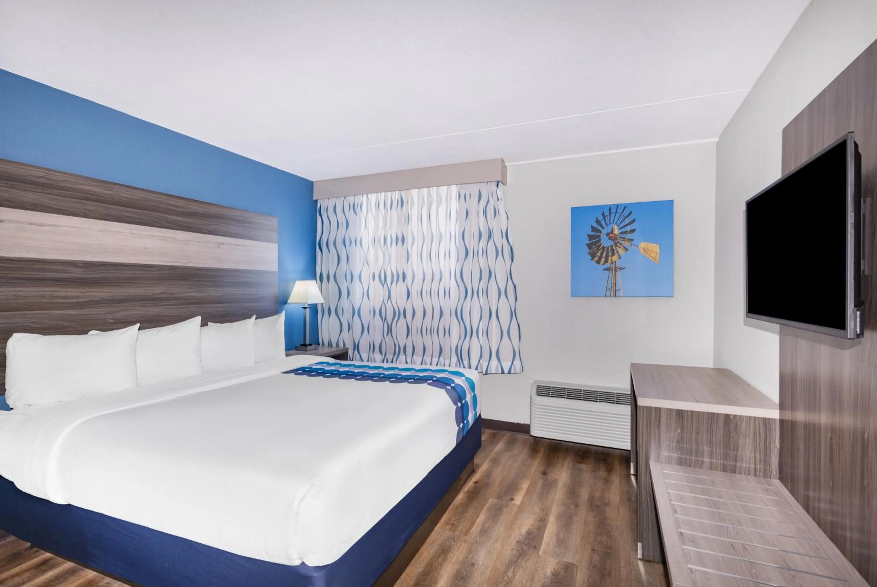 Bed in Wingate by Wyndham Wichita Airport