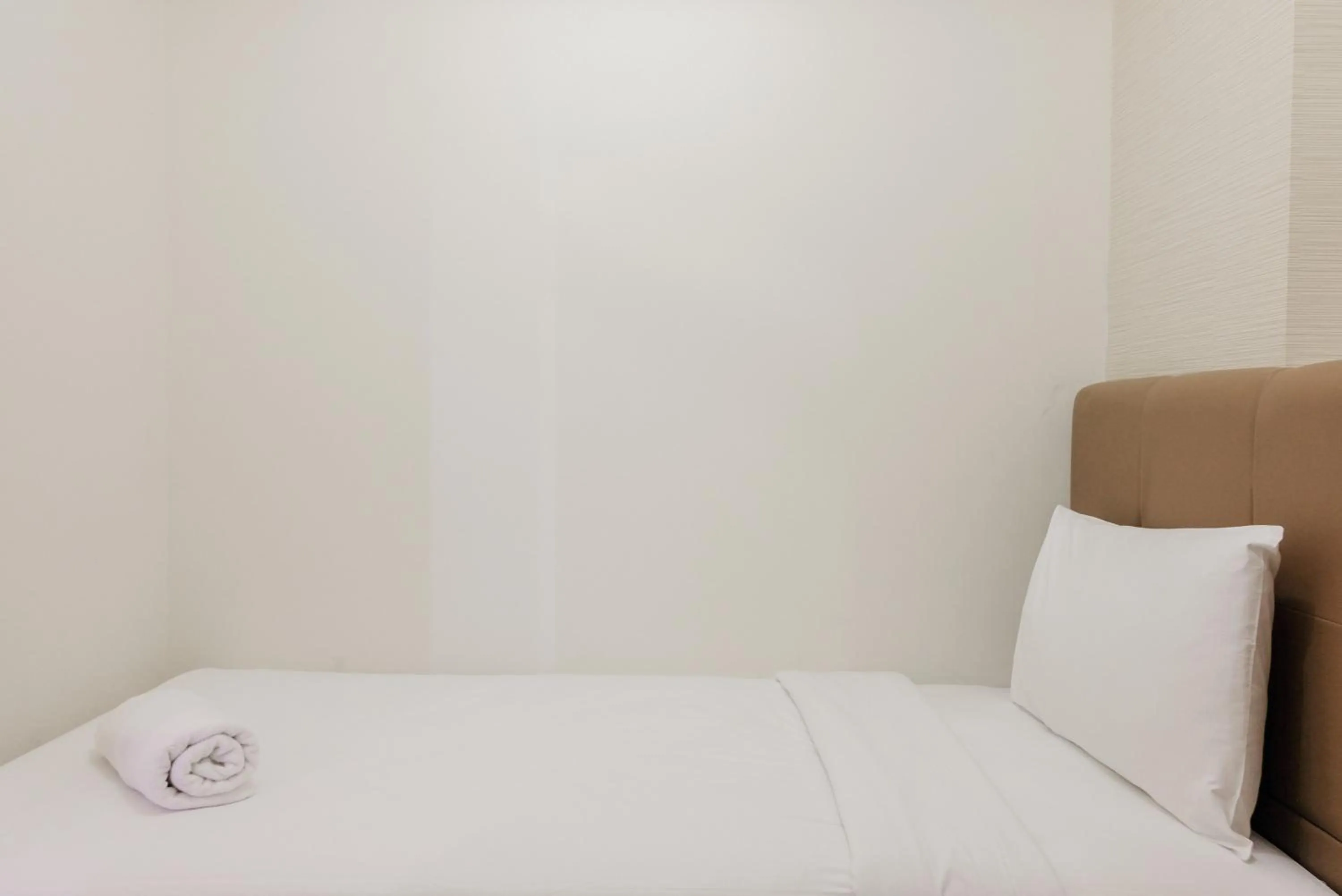 Bed in Luxurious and Convenient 2BR 19 Avenue Apartment By Travelio