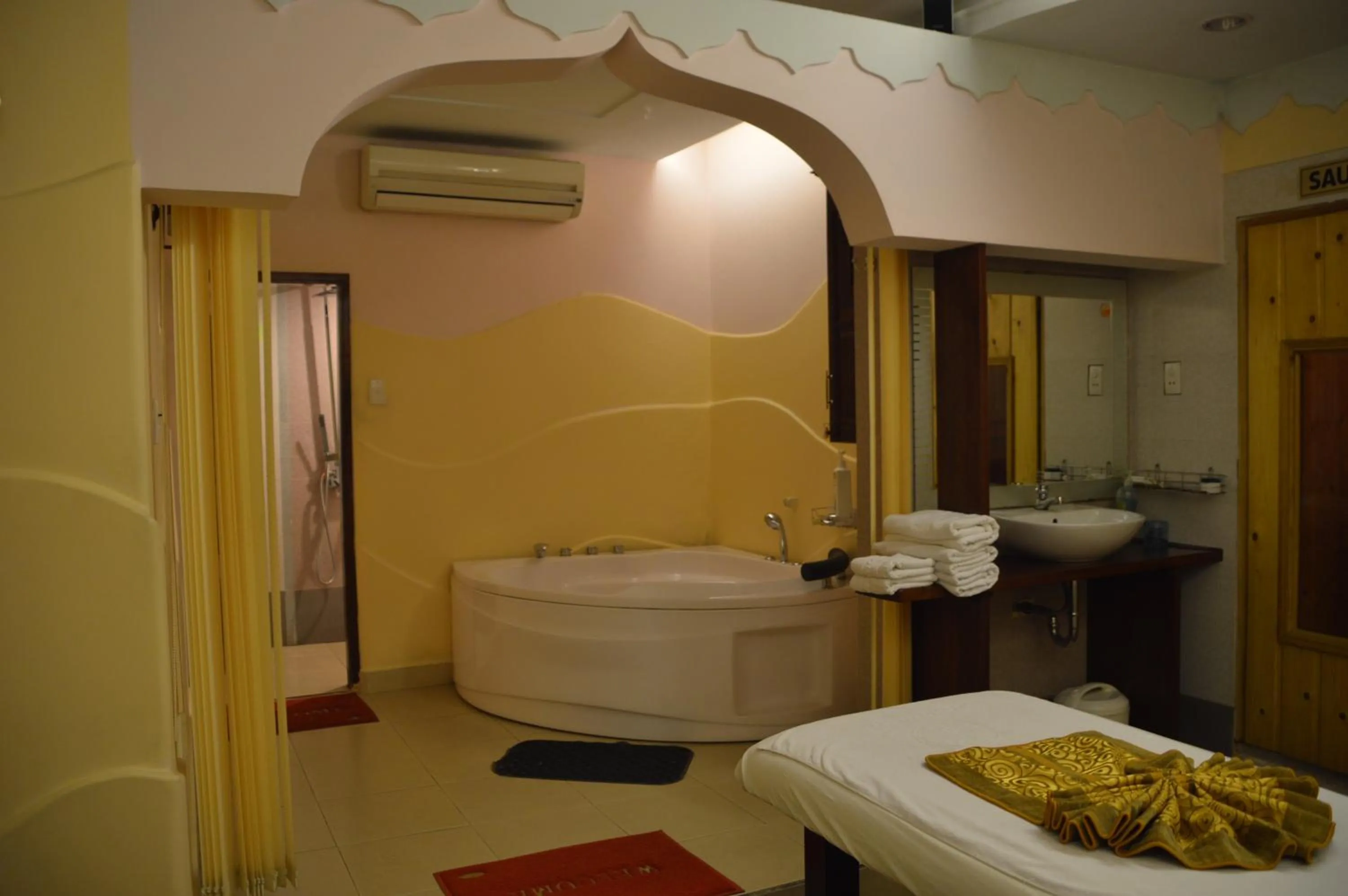 Massage in Phu Tho Hotel