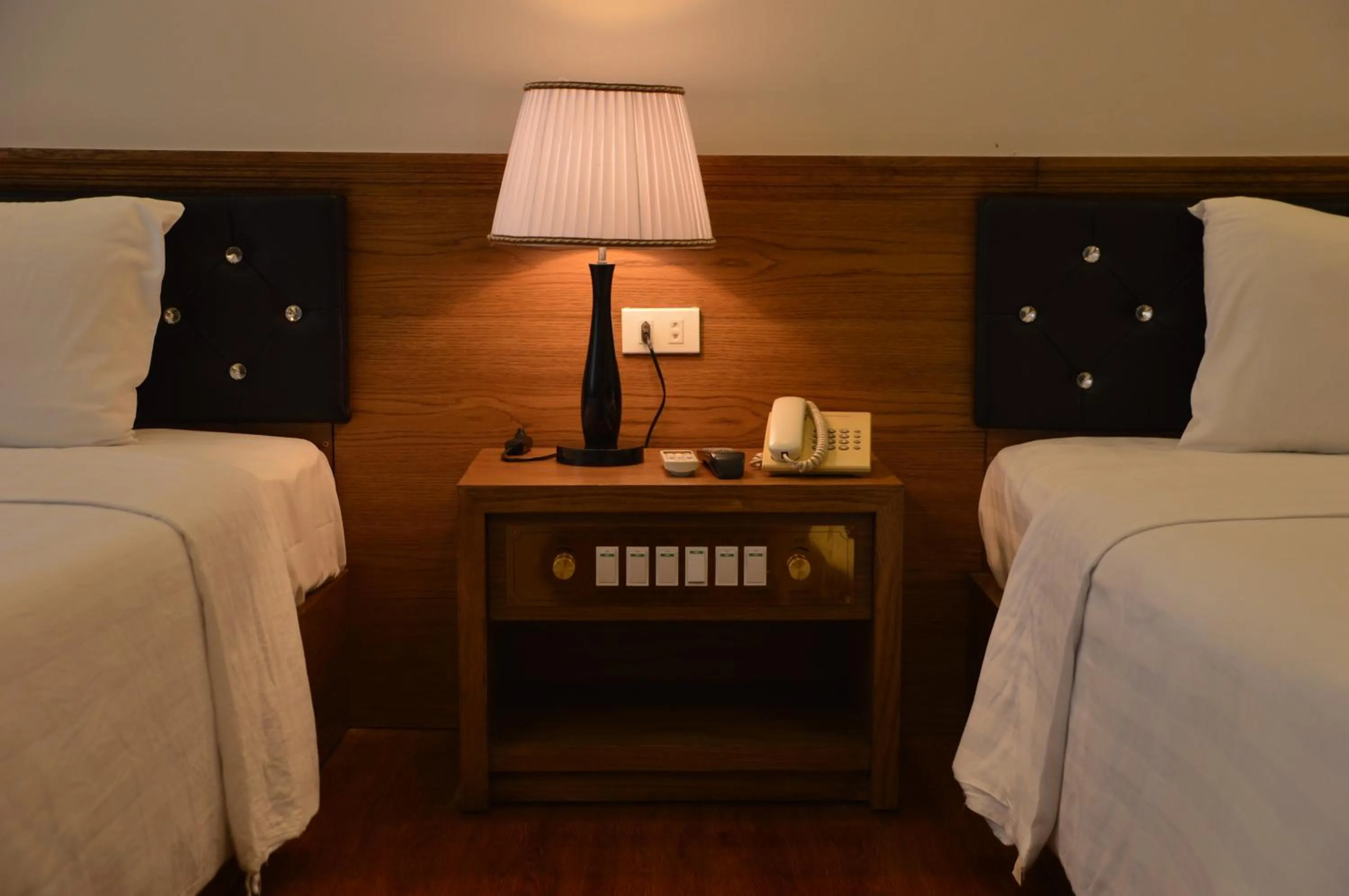 oven, Bed in Phu Tho Hotel