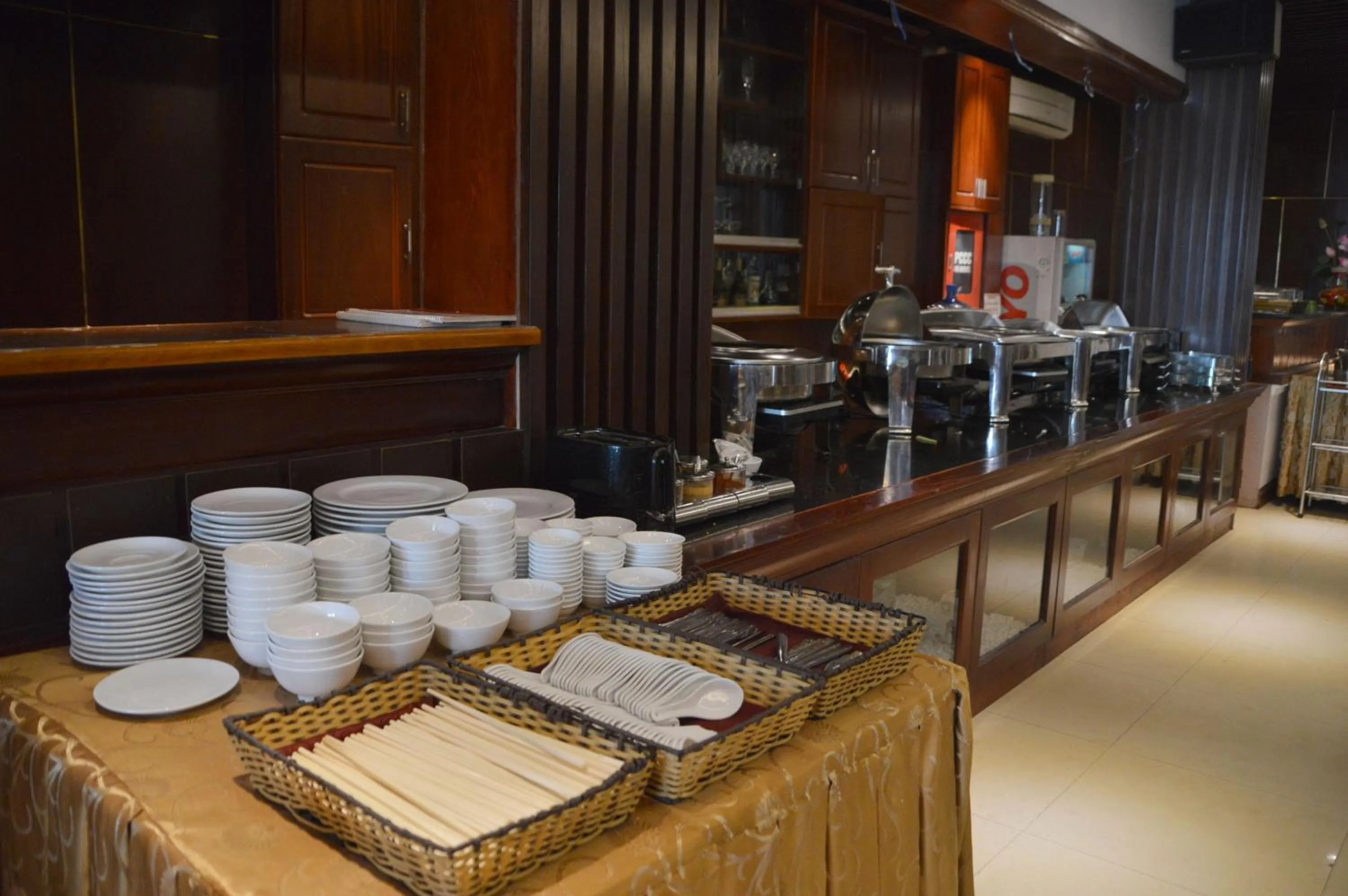 Restaurant/places to eat in Phu Tho Hotel