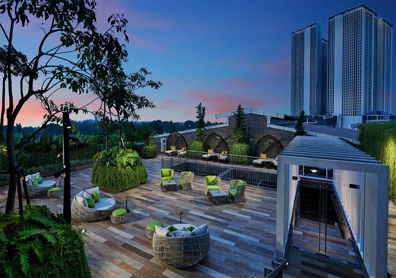 Restaurant/places to eat in Nuanza Hotel & Convention Cikarang