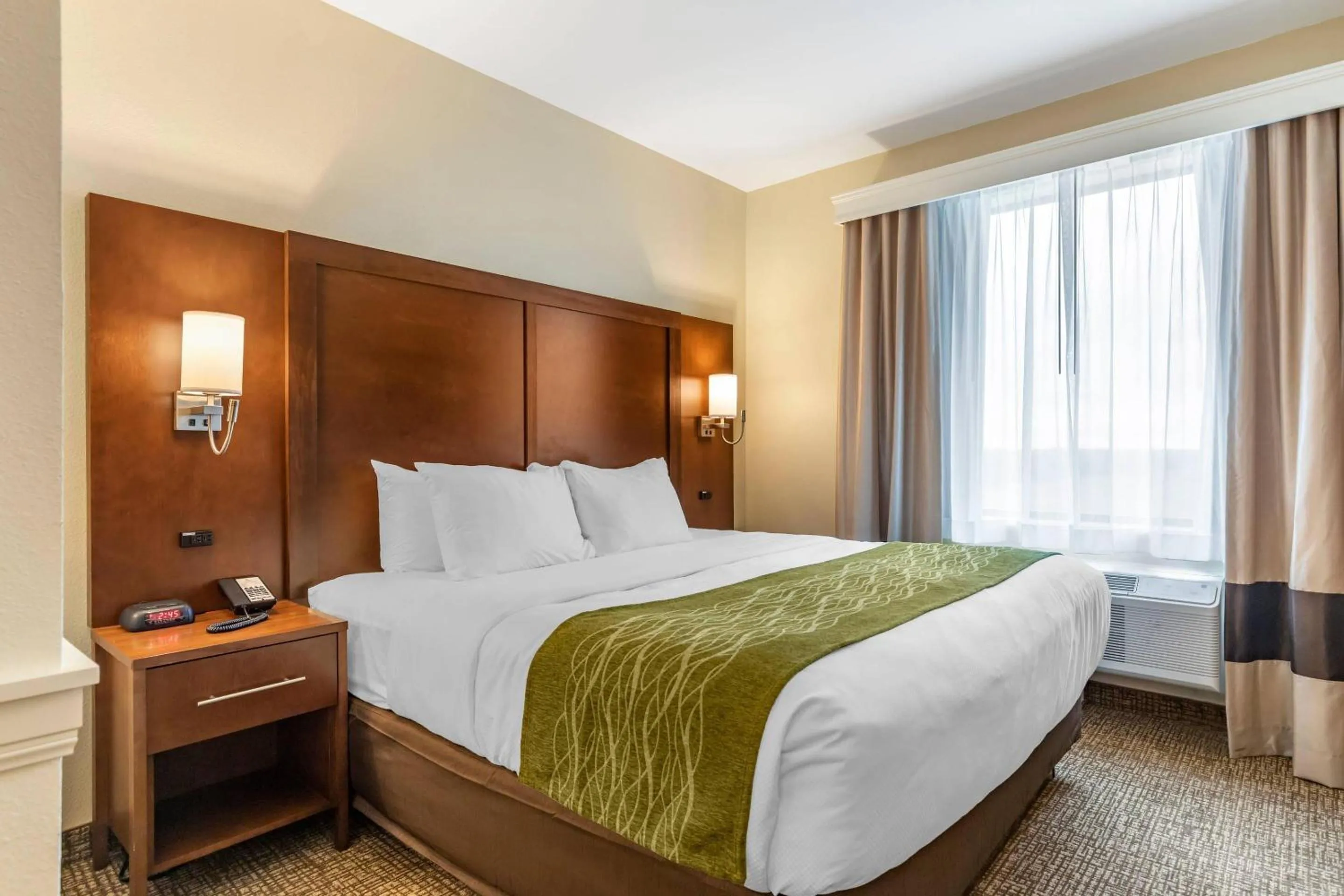 Bedroom, Bed in Comfort Suites San Antonio Ft Sam Houston-SAMMC Area