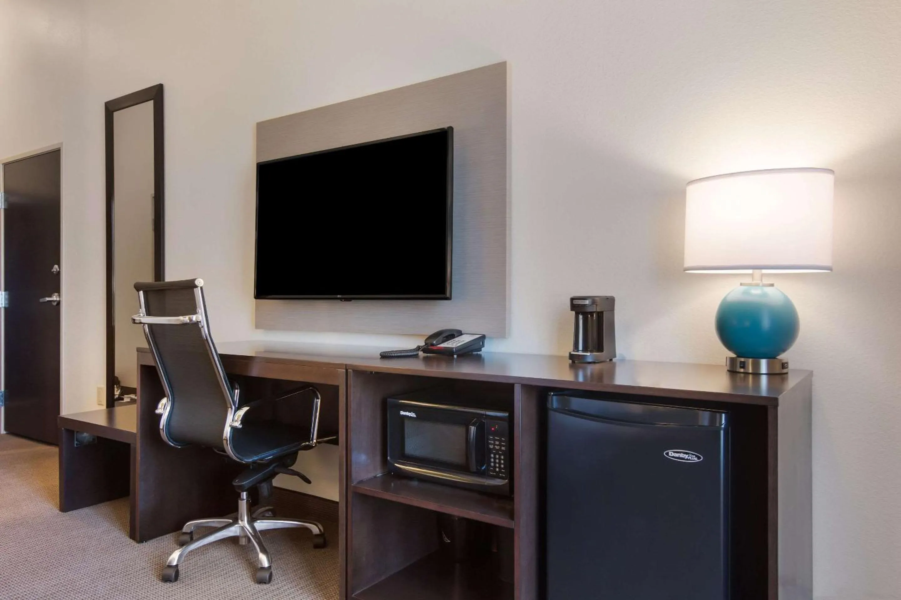 Photo of the whole room in Sleep Inn East Camden