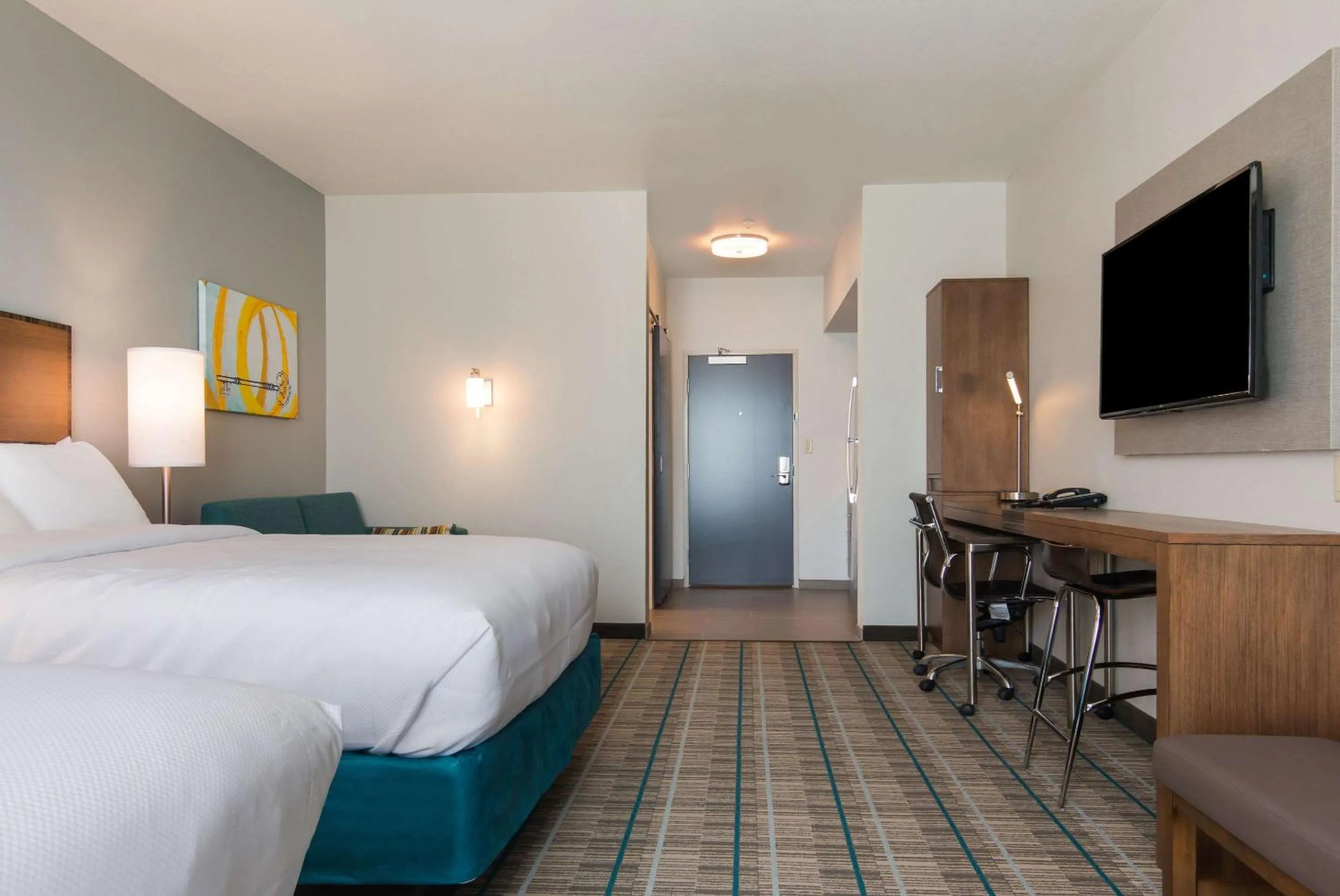 Photo of the whole room, Bed in MainStay Suites East Camden