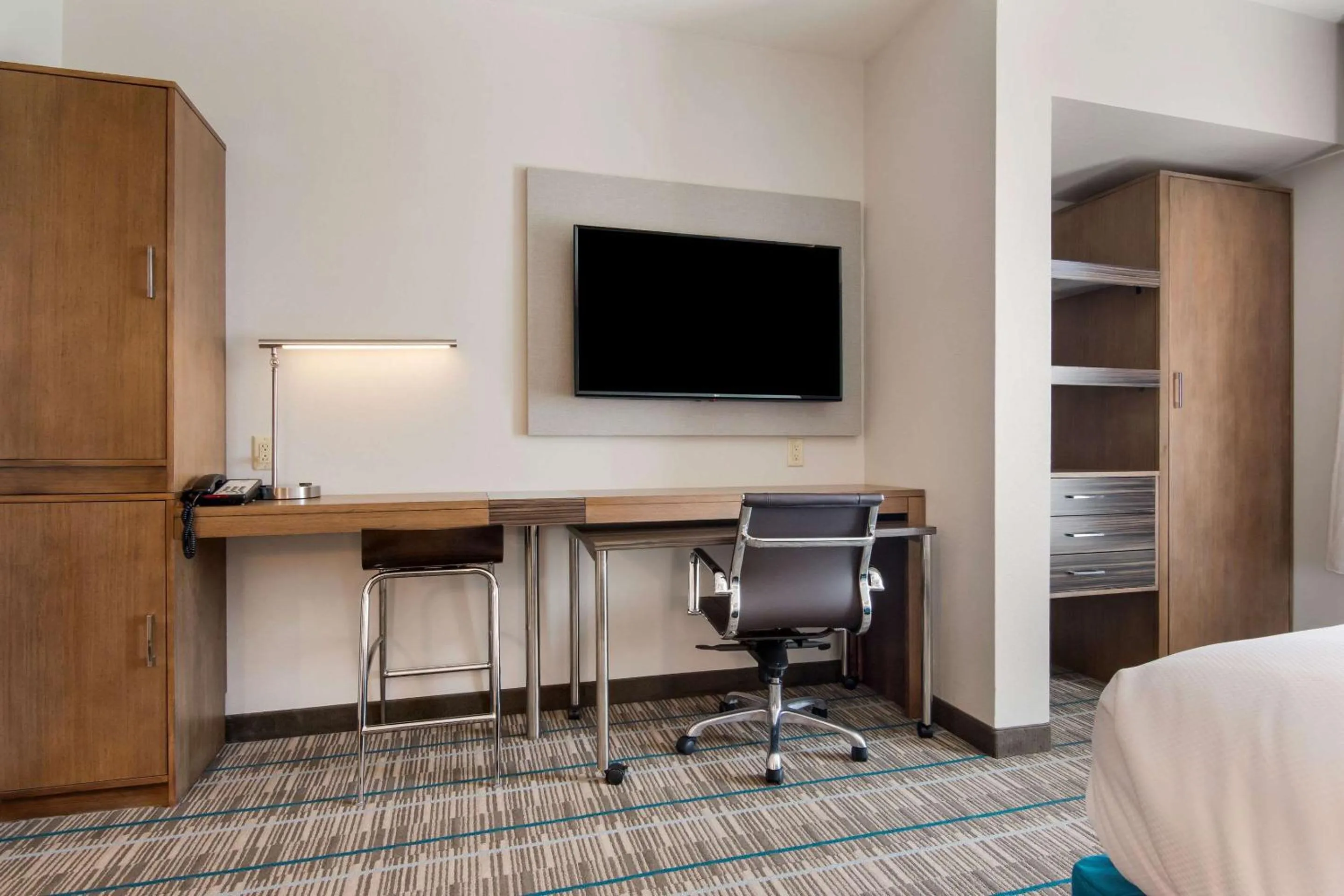 Photo of the whole room, Bed in MainStay Suites East Camden