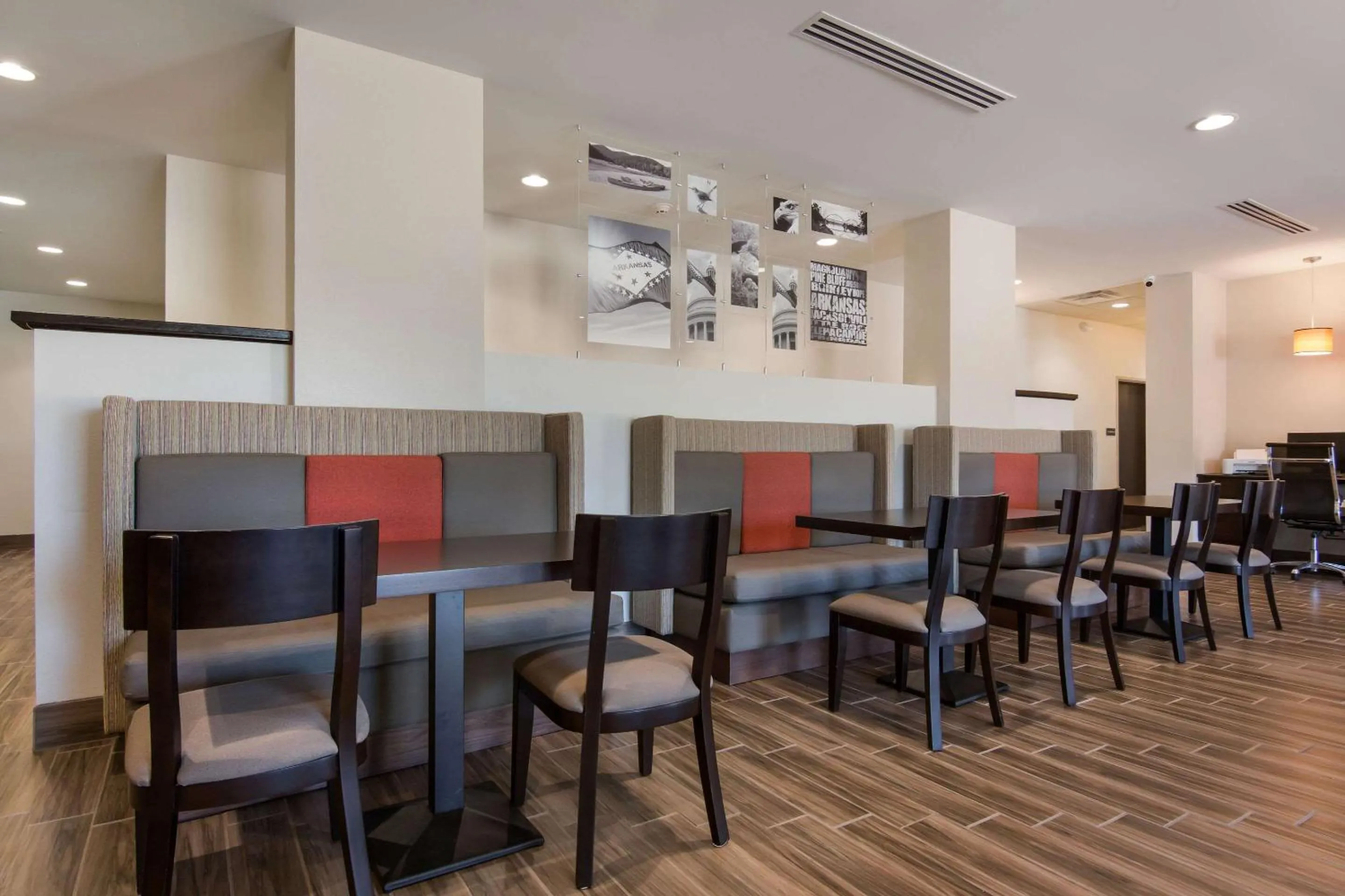 Restaurant/places to eat in MainStay Suites East Camden