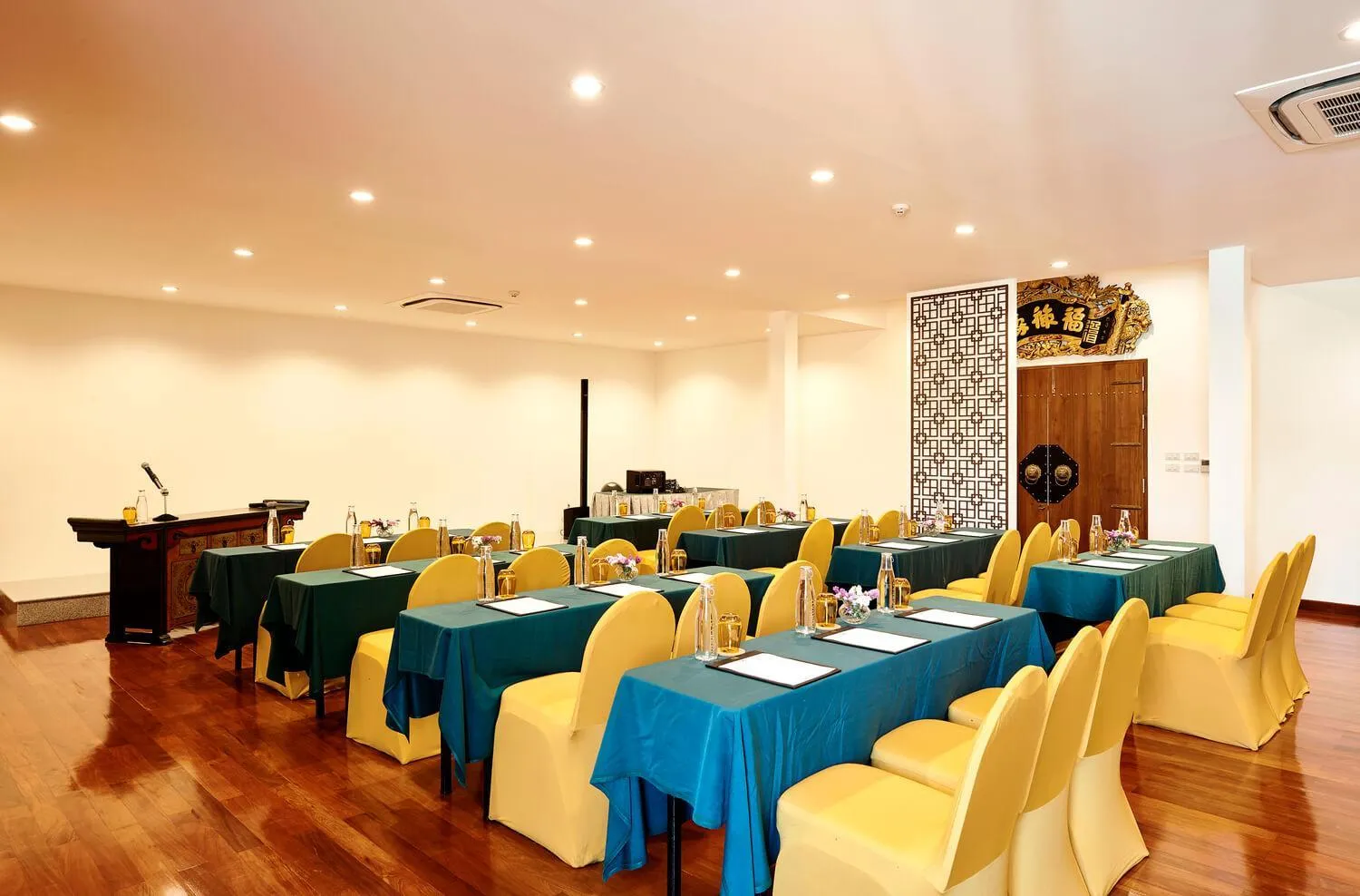 Meeting/conference room in Villa De Pranakorn