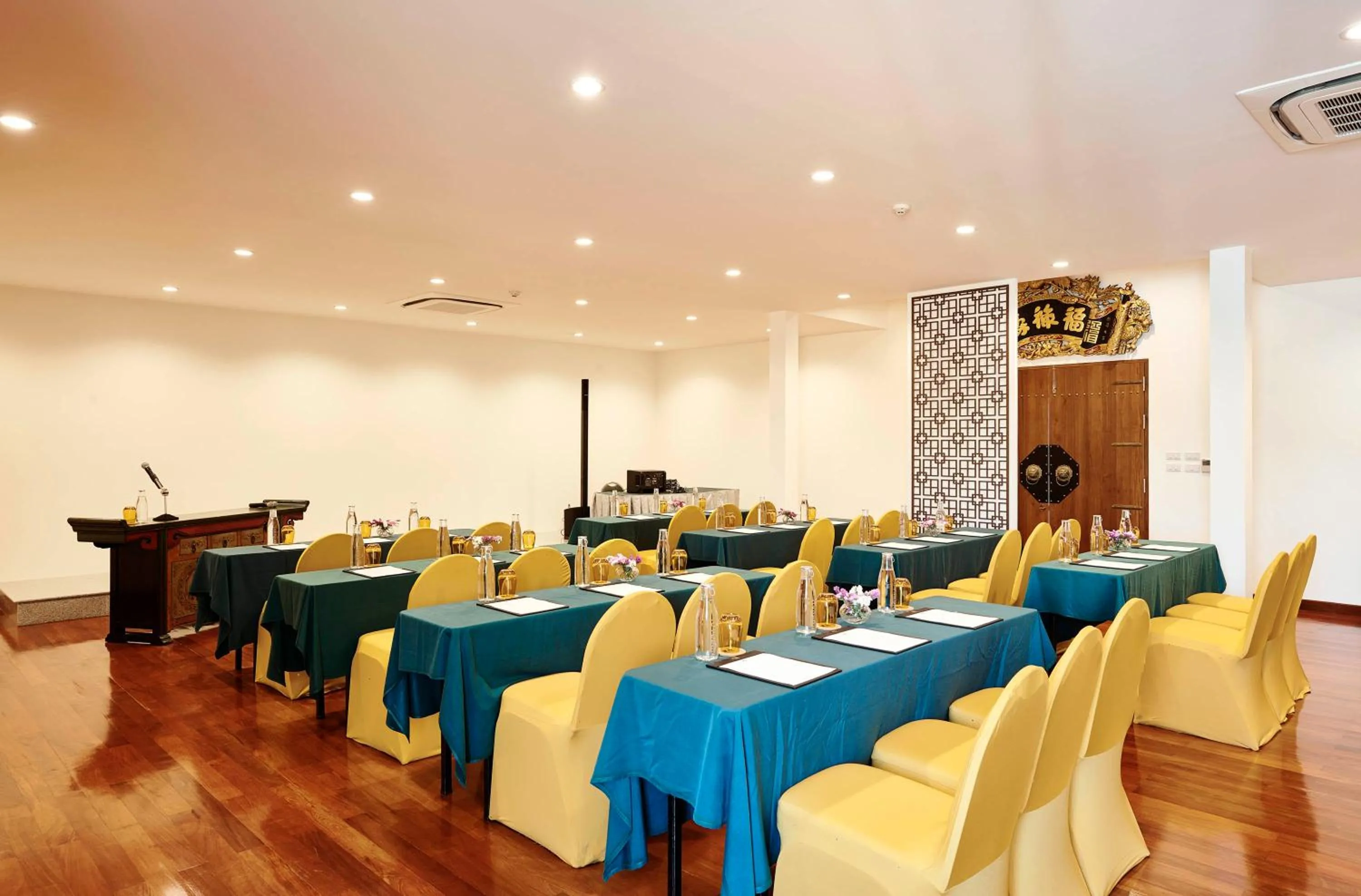 Meeting/conference room in Villa De Pranakorn