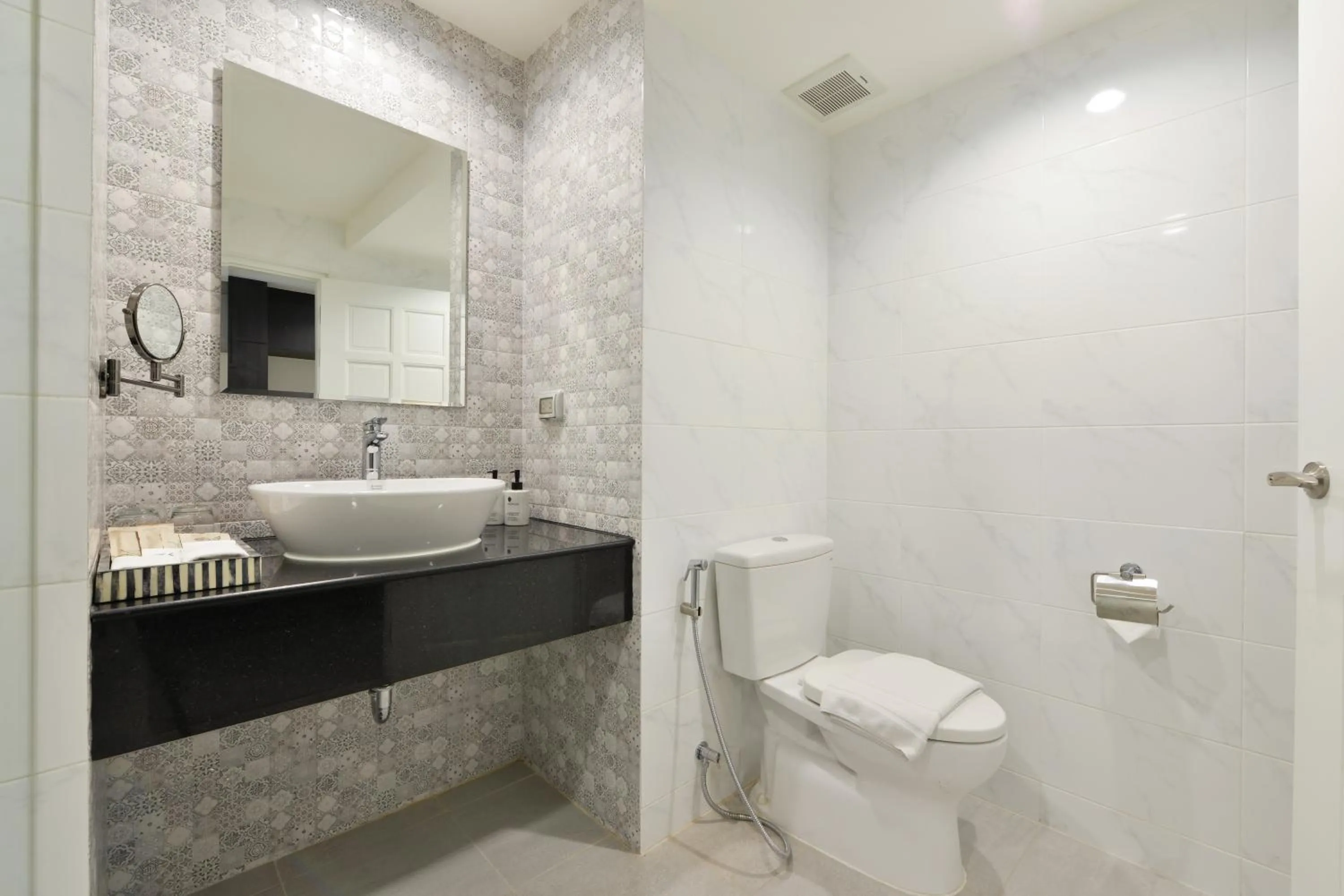 Shower in Villa De Pranakorn