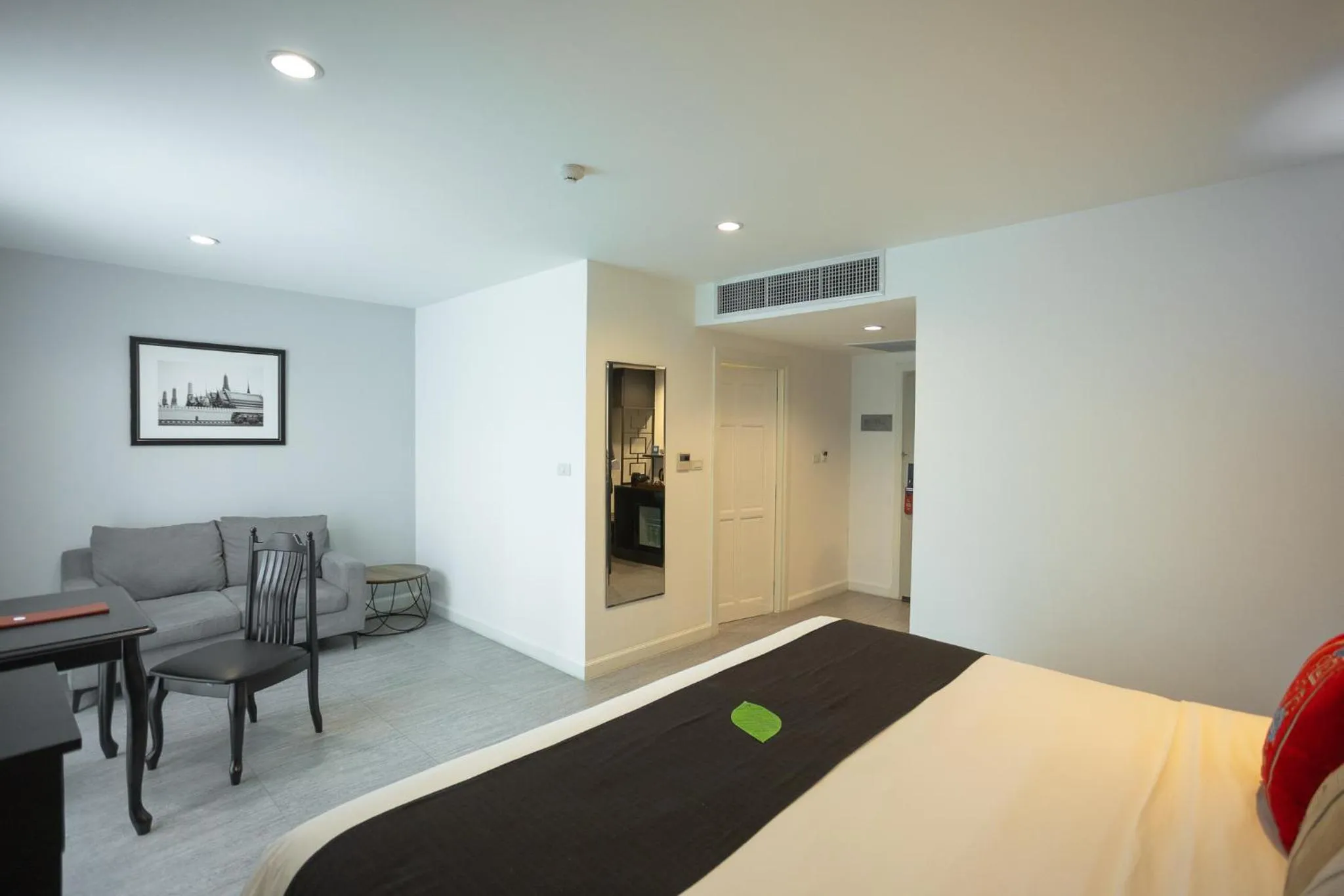 Bedroom, Bed in Villa De Pranakorn