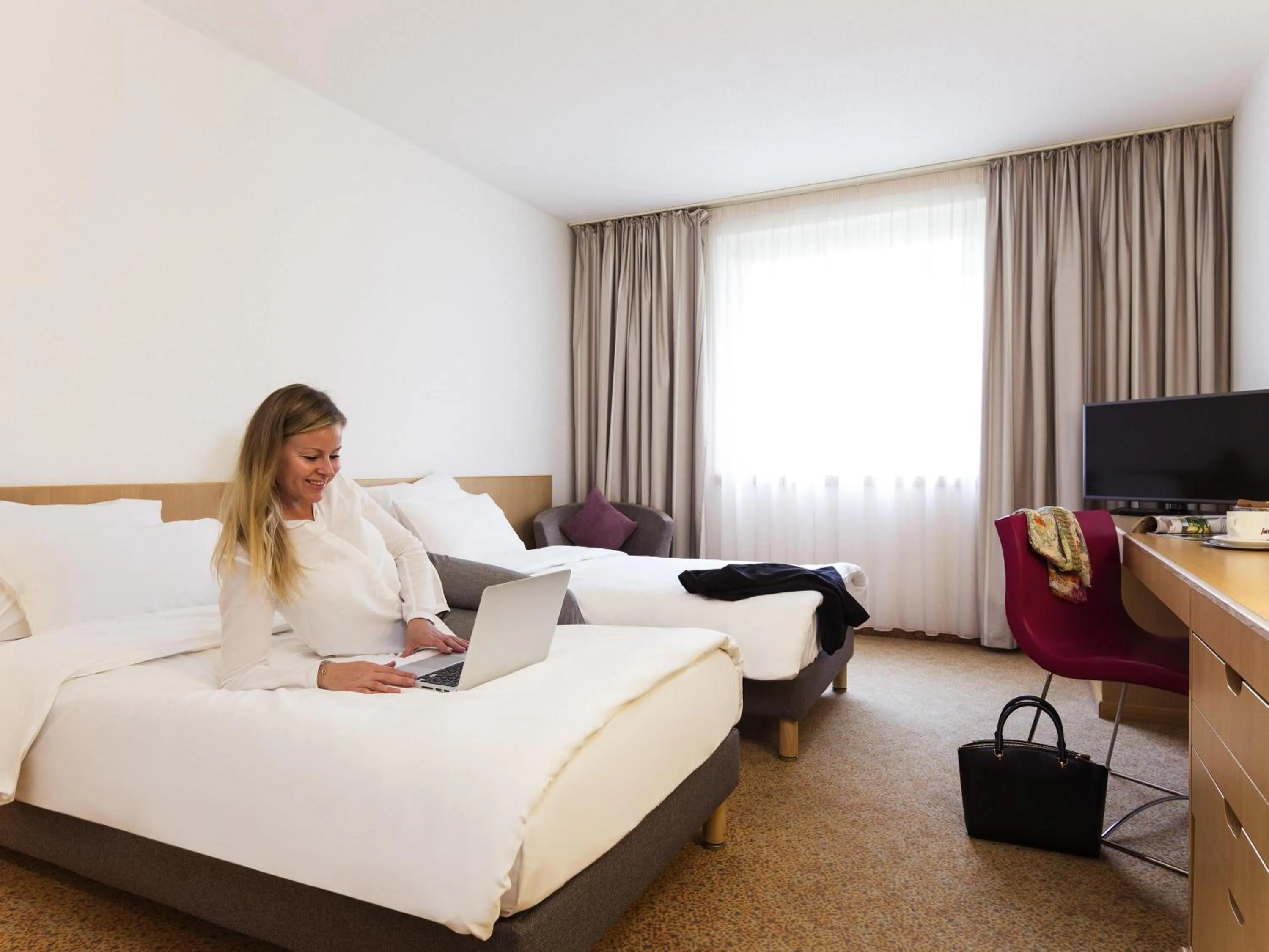 Bedroom, Bed in Novotel Düsseldorf City West