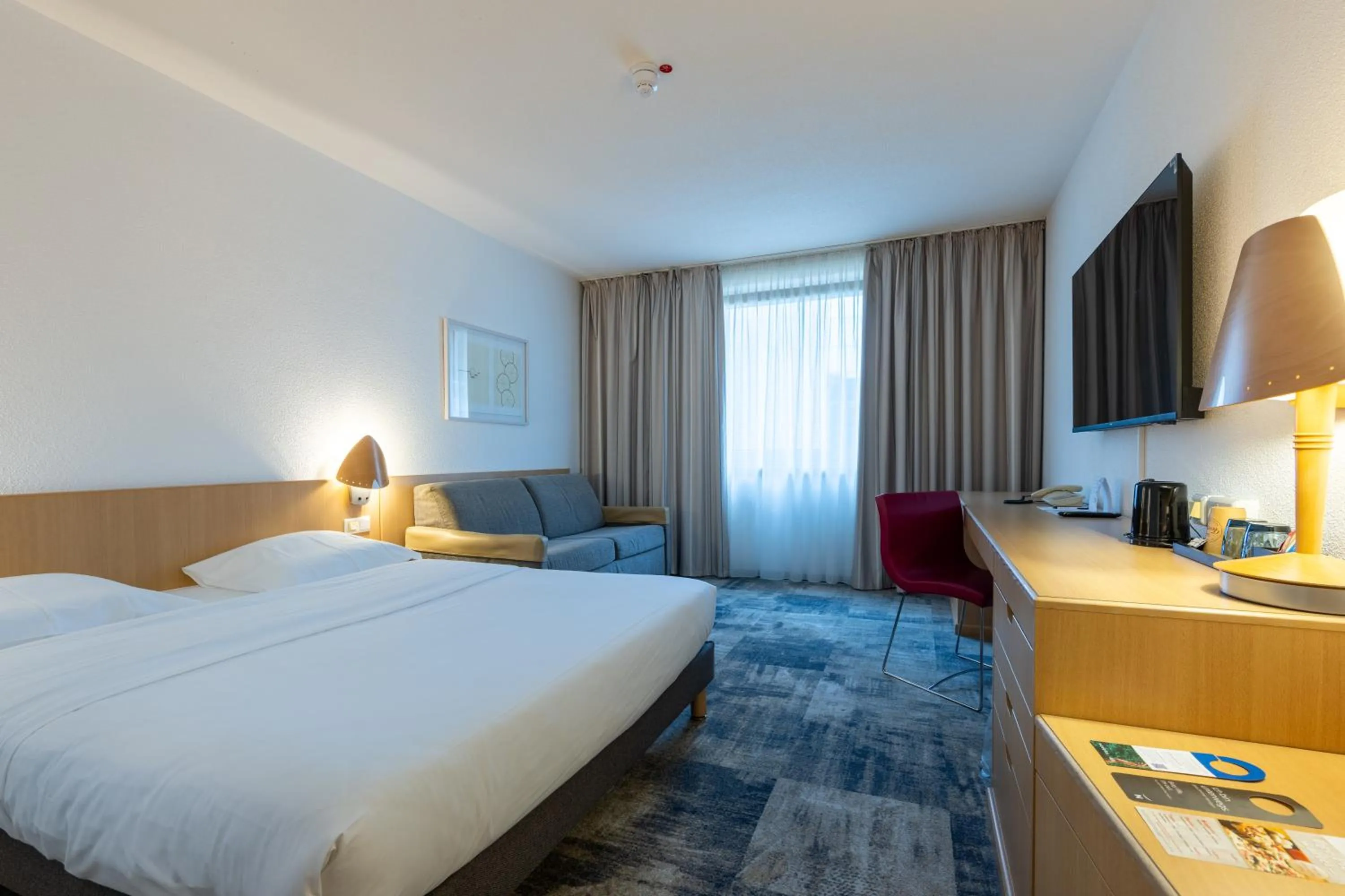Photo of the whole room, Bed in Novotel Düsseldorf City West