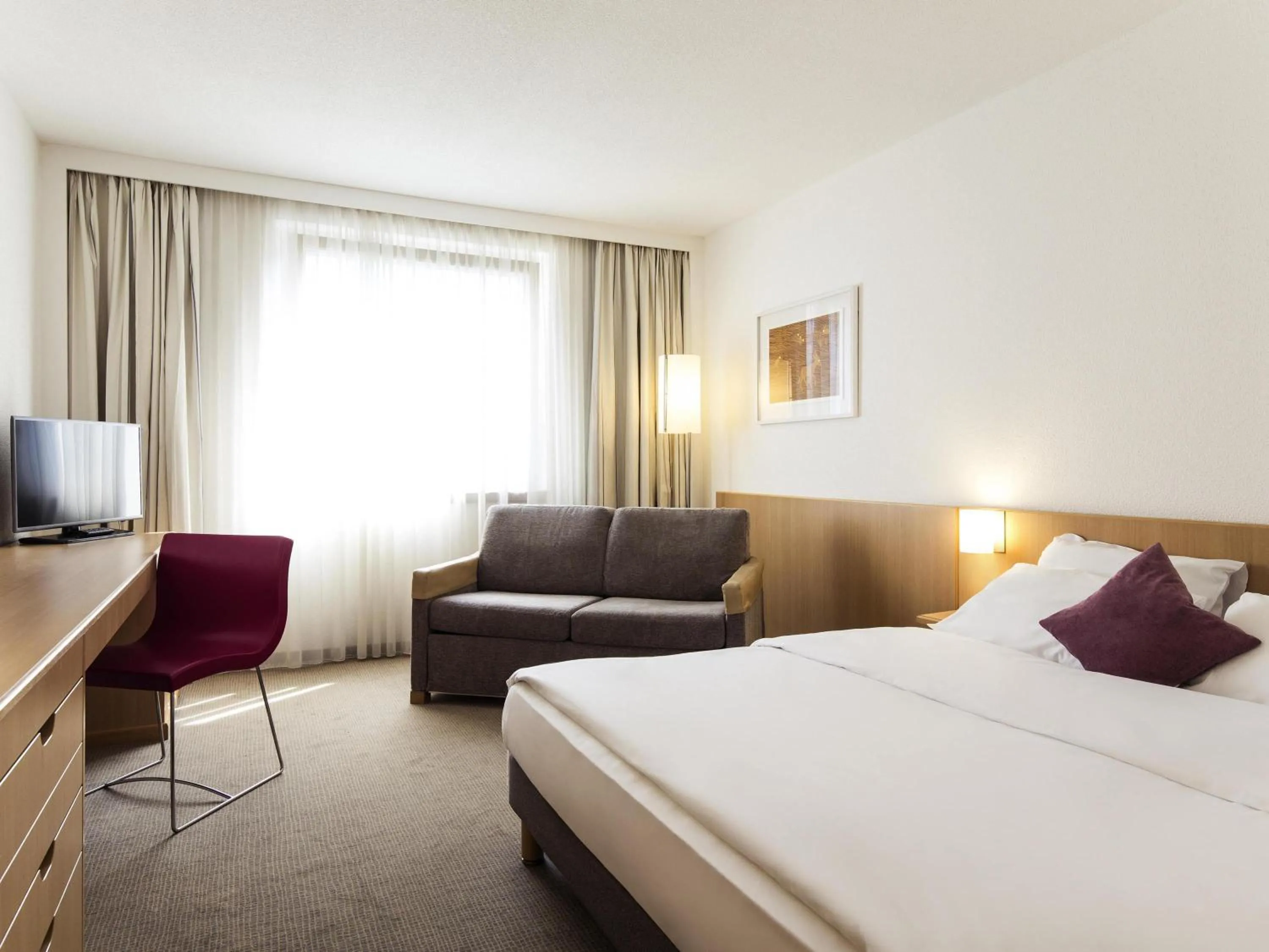 Bedroom, Bed in Novotel Düsseldorf City West