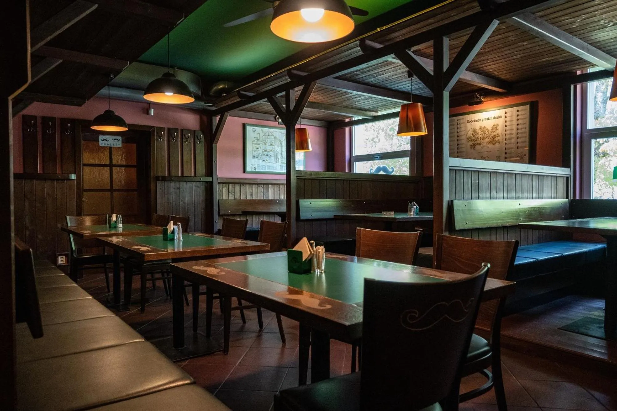 Restaurant/places to eat in Penzion Školička