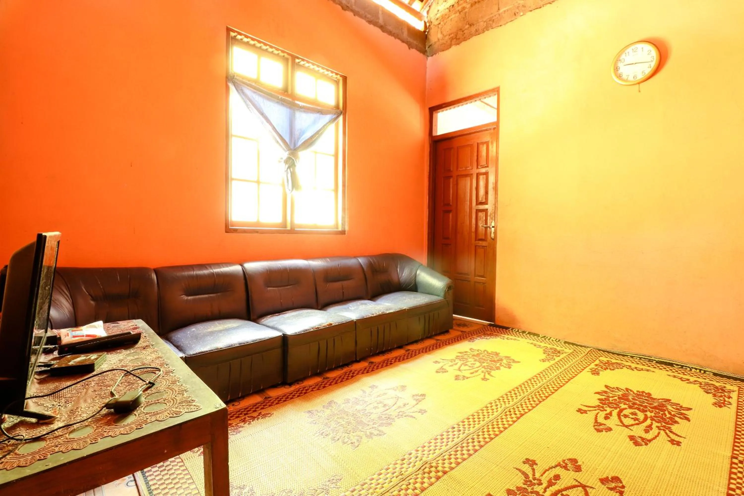 Seating area, Bed in Iran Homestay