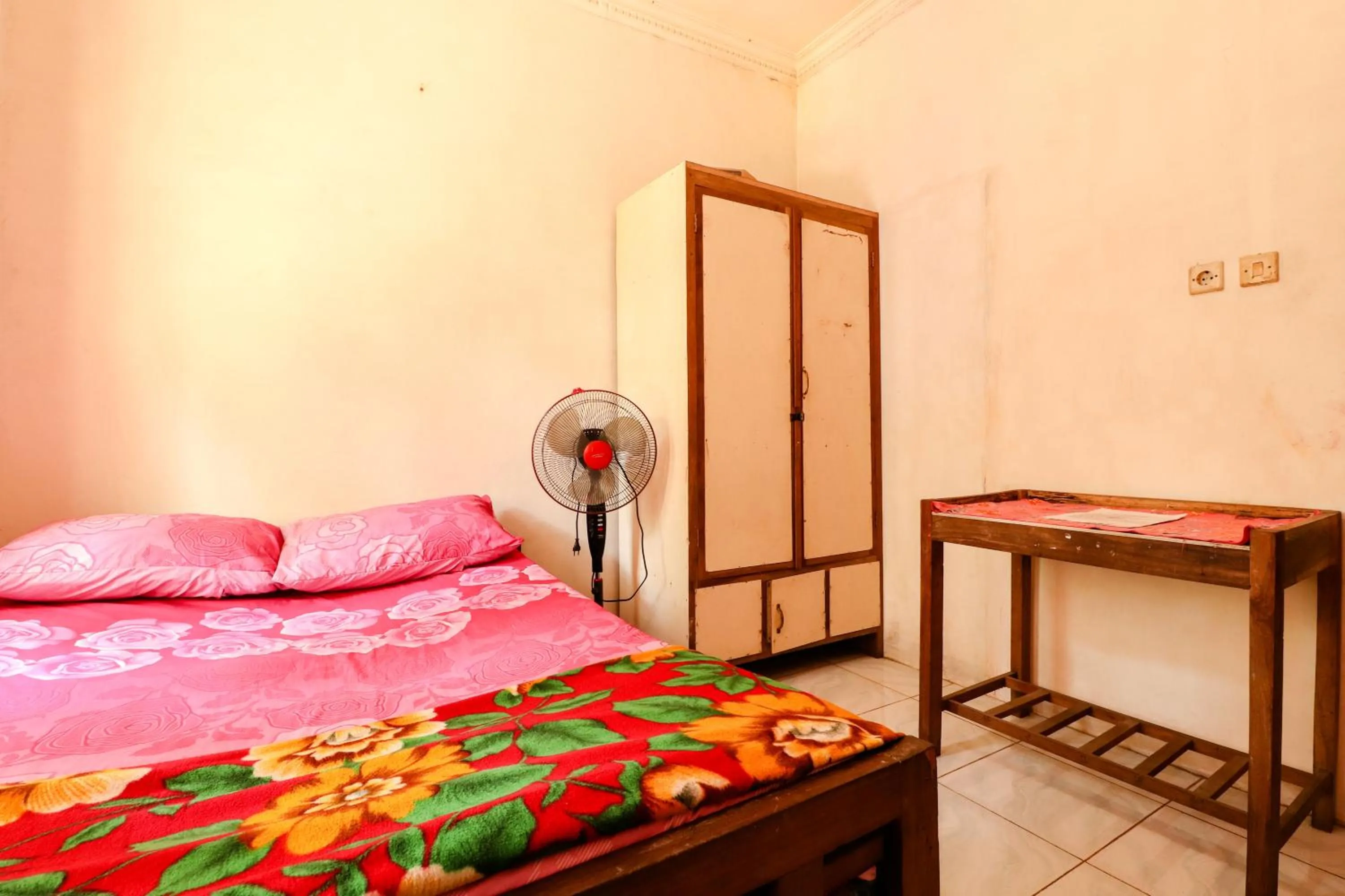 Bedroom, Bed in Iran Homestay