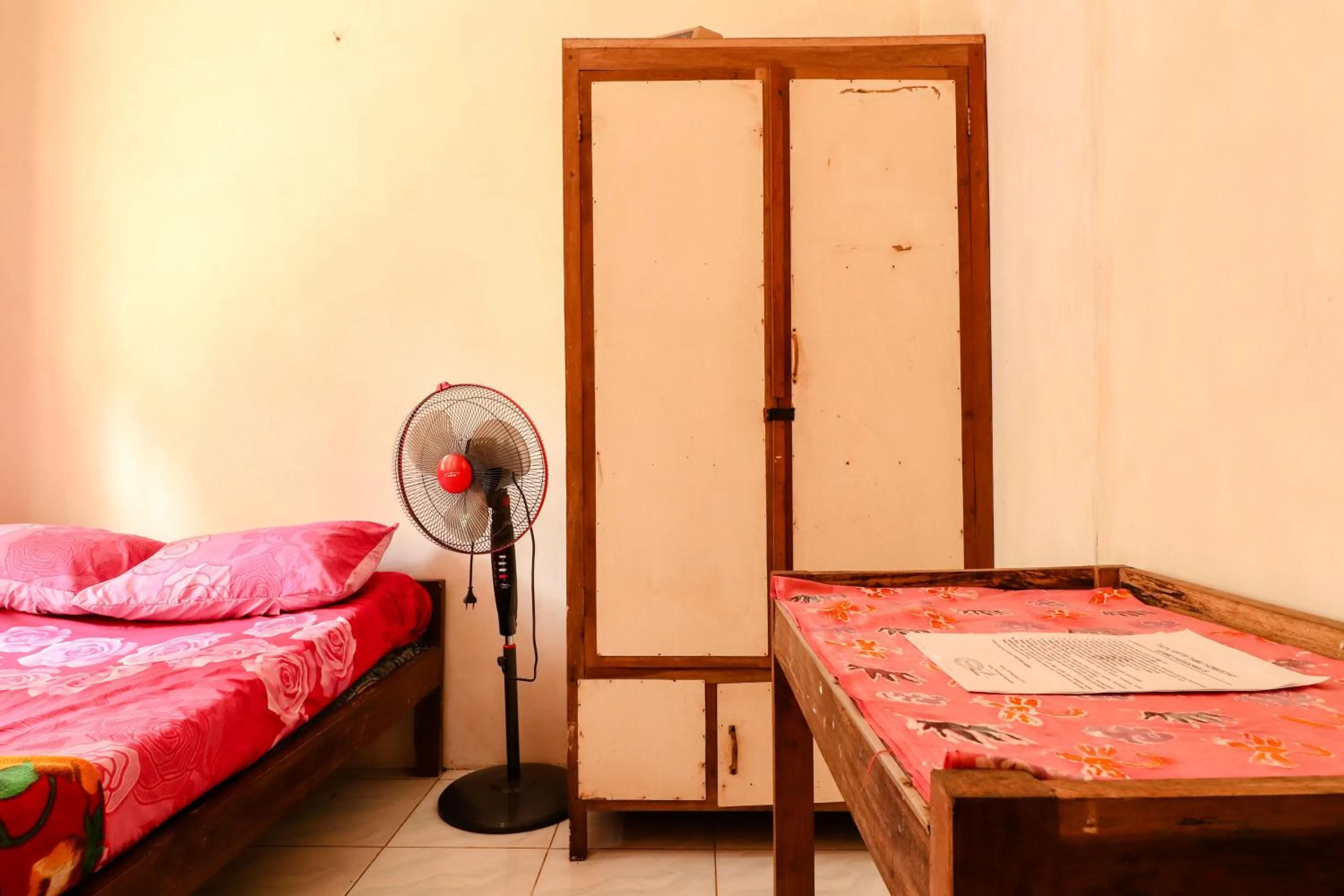 Bedroom, Bed in Iran Homestay